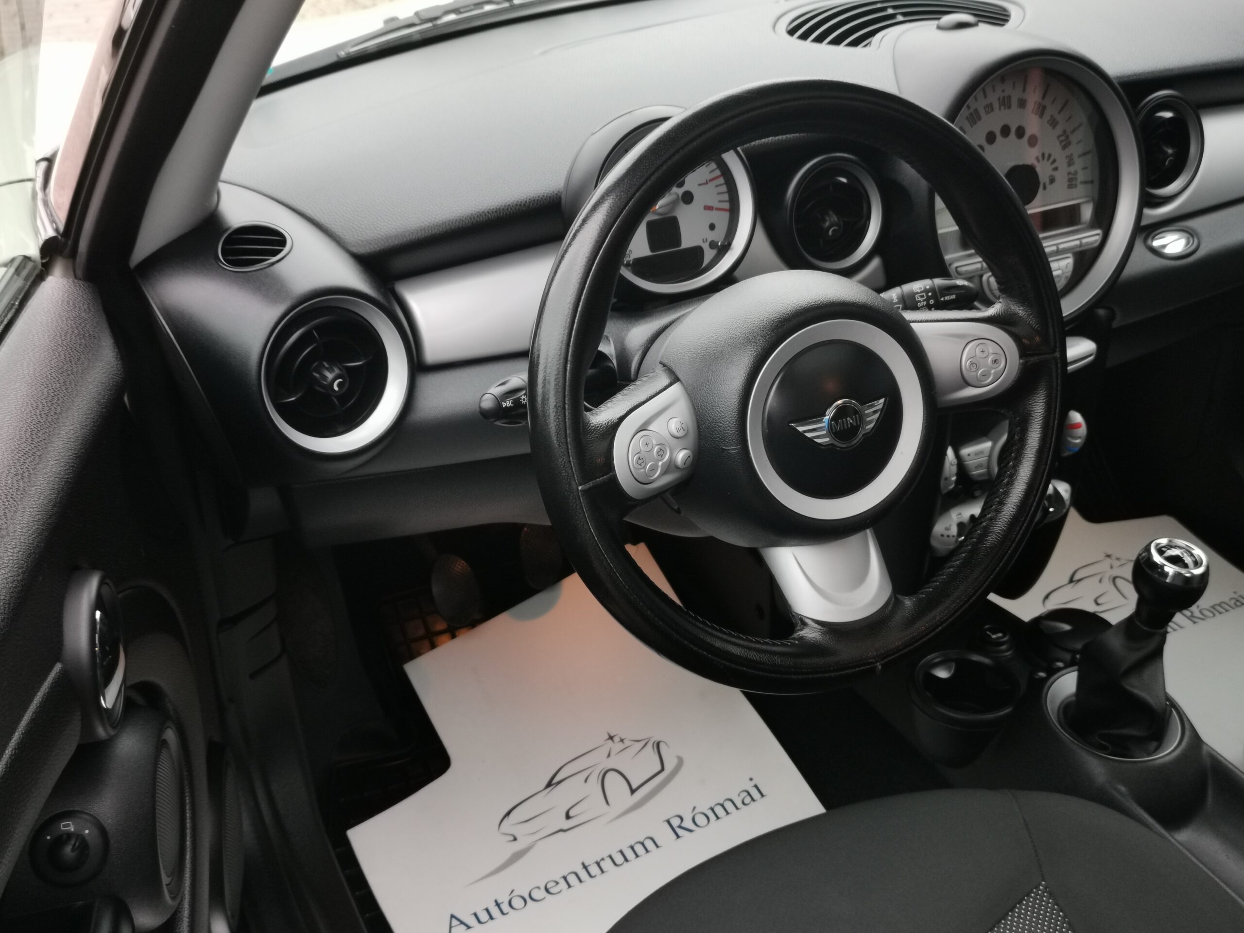 MINI MINI ONE 1.6 PANORÁMA TETŐ. ÜLÉSFŰTÉS. TEMPOMAT. XENON. ALUFELNI