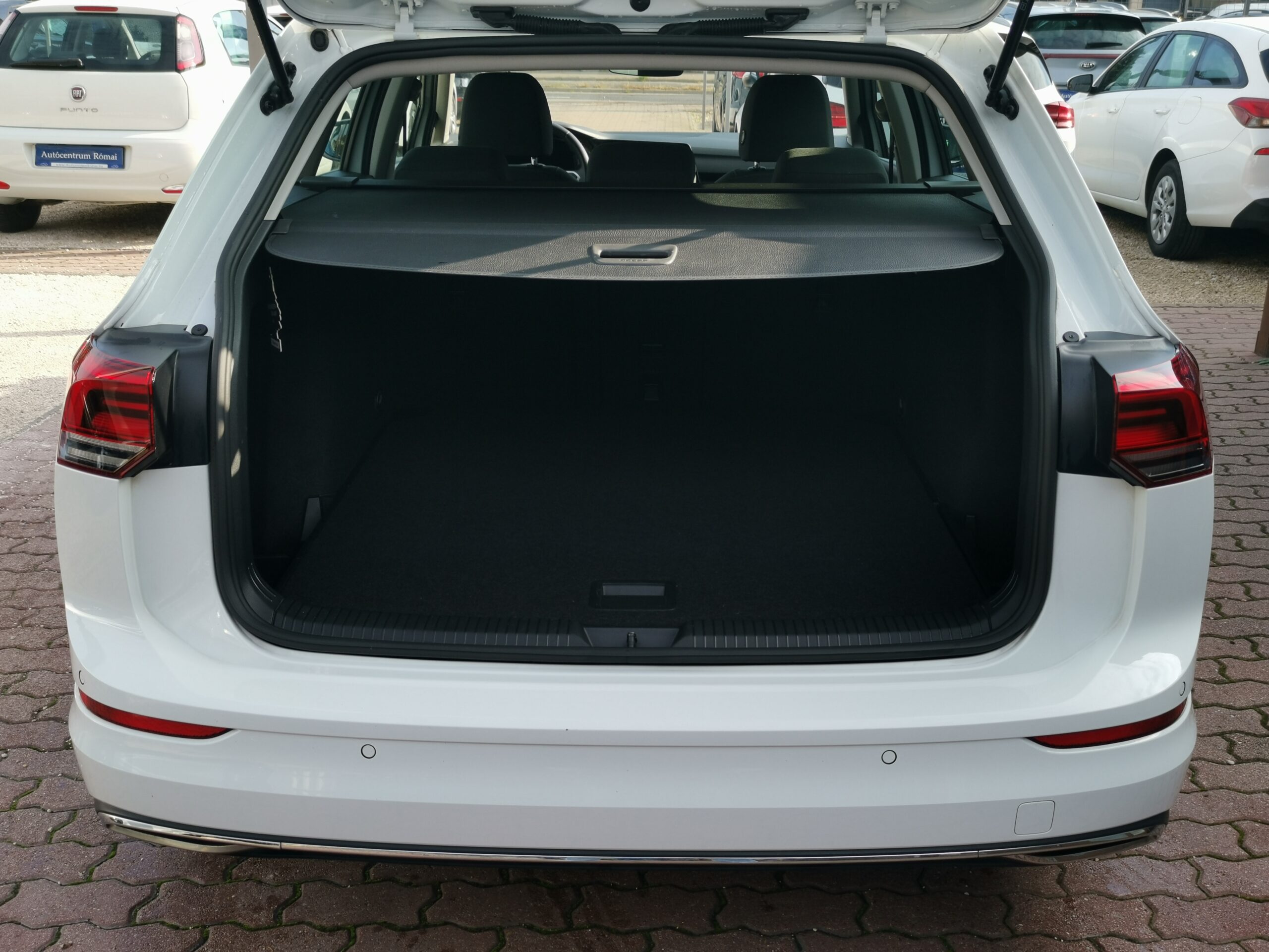 VOLKSWAGEN GOLF VIII Variant 1.5 TSI ACT Style MO.-i. 1. Tulaj. ÁFÁ-s! TEMPOMAT. LED. ÜLÉSFŰTÉS. ALUFELNI