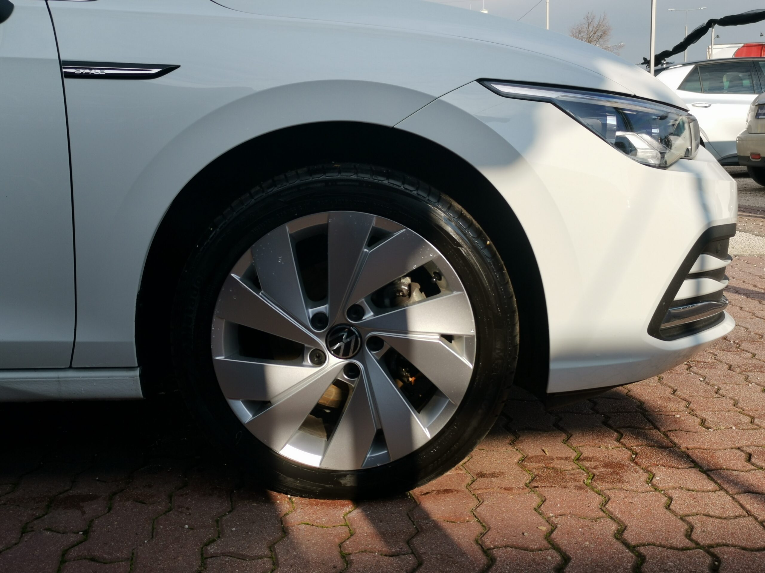 VOLKSWAGEN GOLF VIII Variant 1.5 TSI ACT Style MO.-i. 1. Tulaj. ÁFÁ-s! TEMPOMAT. LED. ÜLÉSFŰTÉS. ALUFELNI