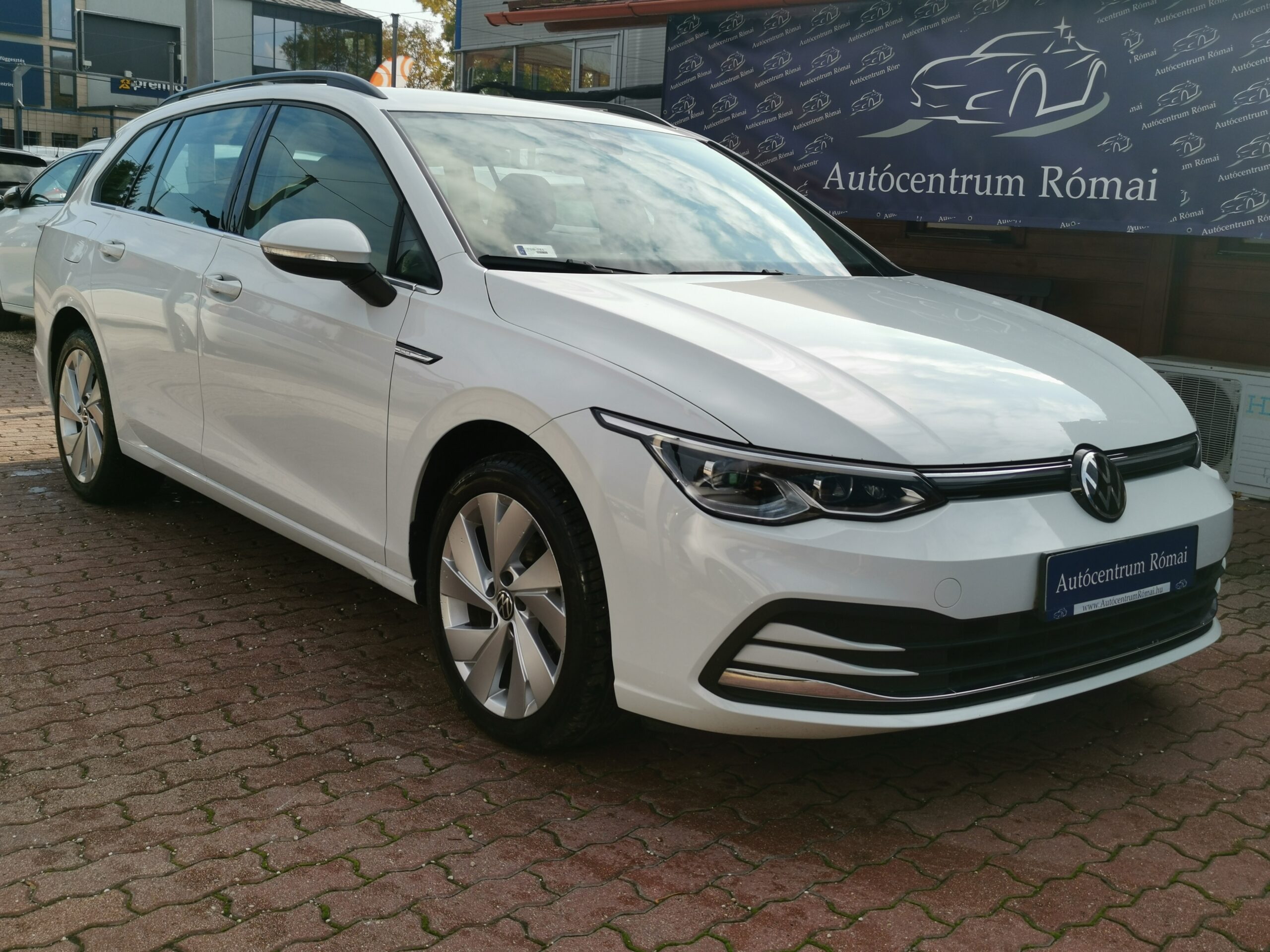 VOLKSWAGEN GOLF VIII Variant 1.5 TSI ACT Style MO.-i. 1. Tulaj. ÁFÁ-s! TEMPOMAT. LED. ÜLÉSFŰTÉS. ALUFELNI