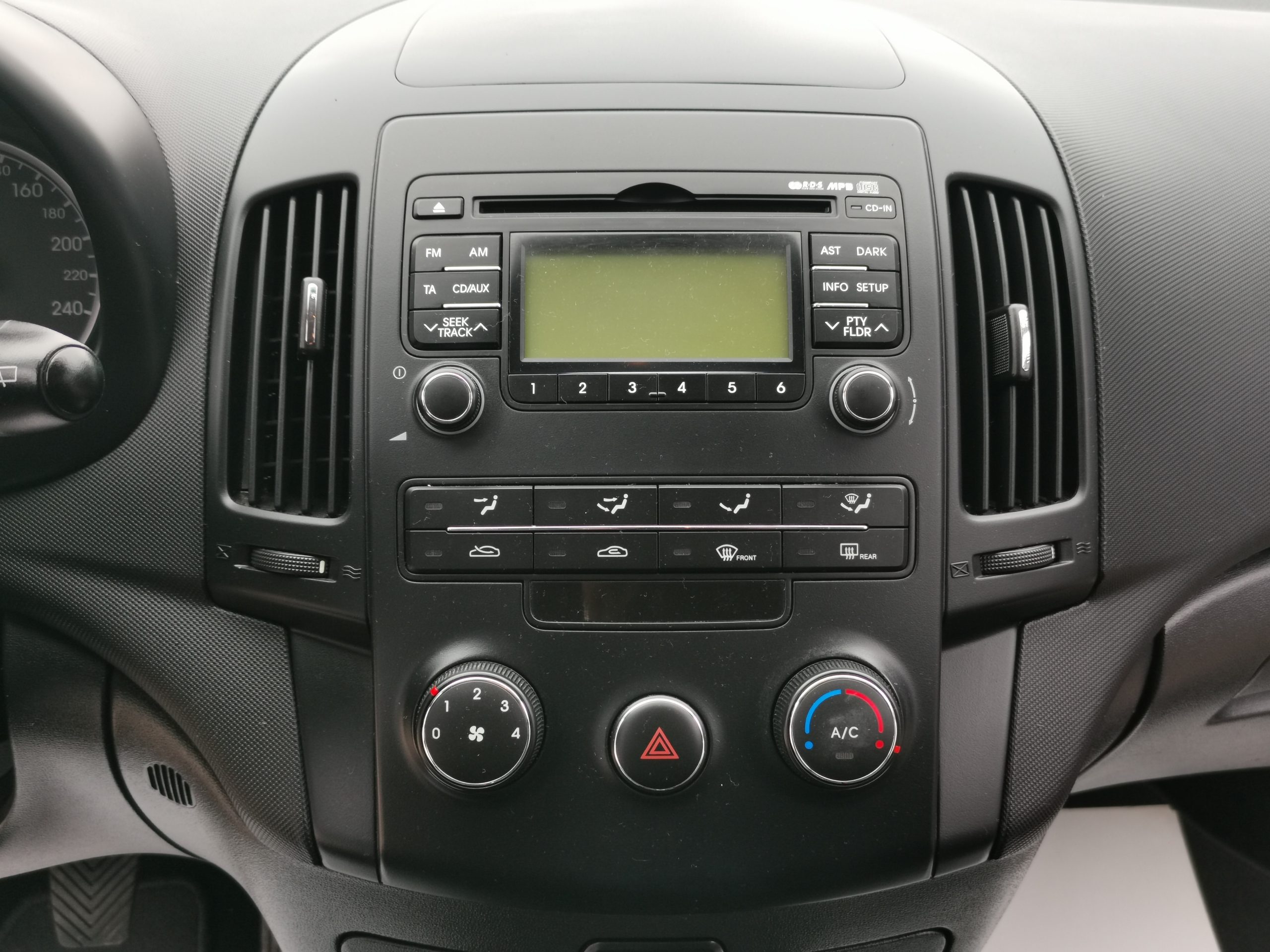 HYUNDAI I30 i30u 1.4 DOHC Life 127.000km! KLÍMA. ÜLÉSFŰTÉS. KÖDLÁMPA. ELEKTROMOS ABLAK