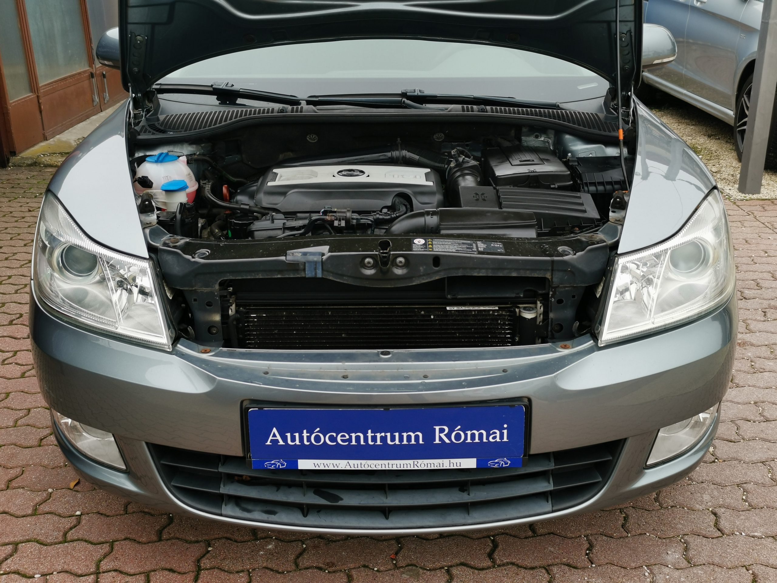 SKODA OCTAVIA Combi 1.8 TSI Ambition Style. 1. Tulaj. Szervizkönyv! TEMPOMAT. PARKRADAR. ÜLÉSFŰTÉS. ALUFELNI