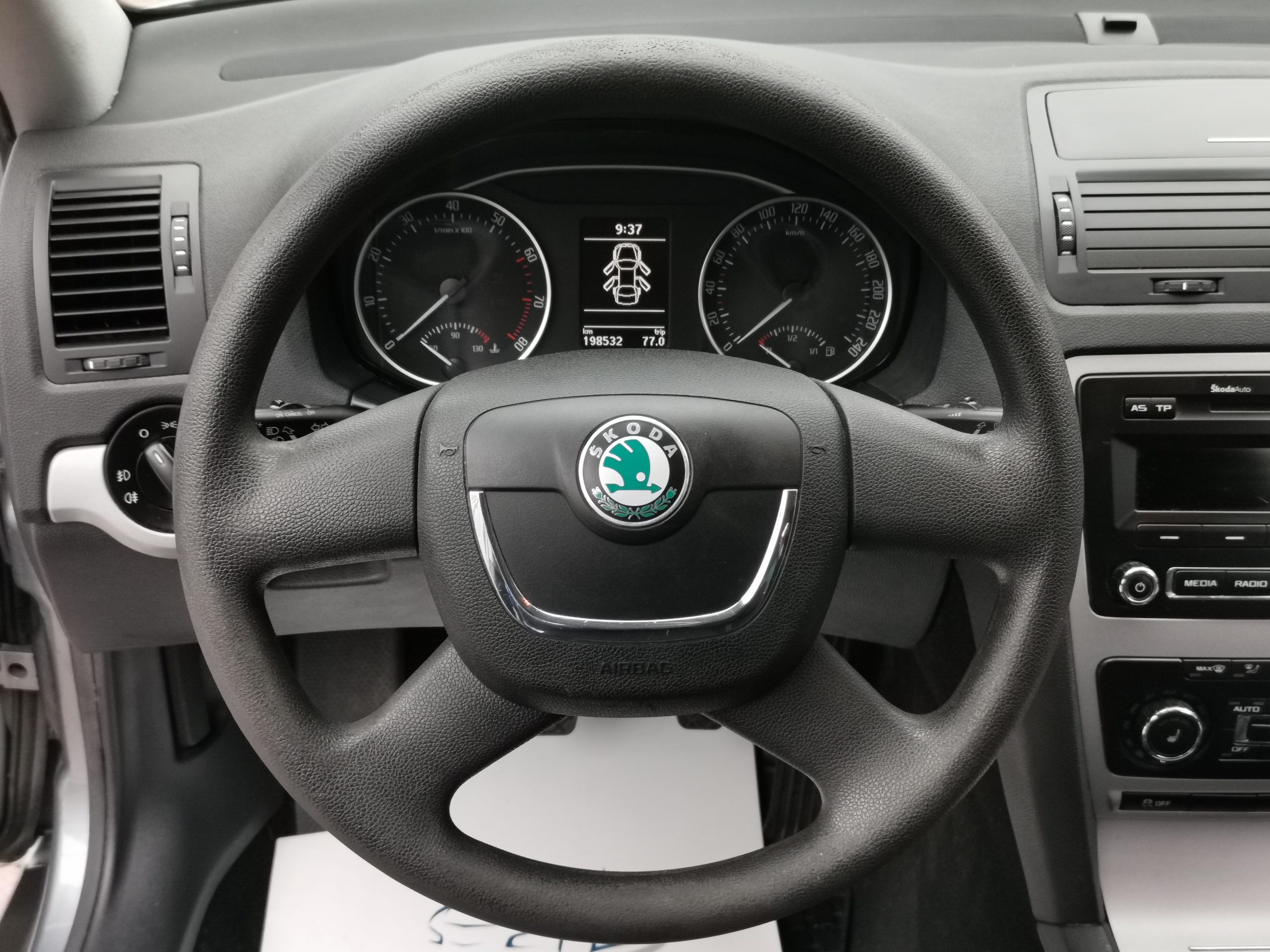 SKODA OCTAVIA Combi 1.8 TSI Ambition Style. 1. Tulaj. Szervizkönyv! TEMPOMAT. PARKRADAR. ÜLÉSFŰTÉS. ALUFELNI