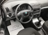 SKODA OCTAVIA Combi 1.8 TSI Ambition Style. 1. Tulaj. Szervizkönyv! TEMPOMAT. PARKRADAR. ÜLÉSFŰTÉS. ALUFELNI