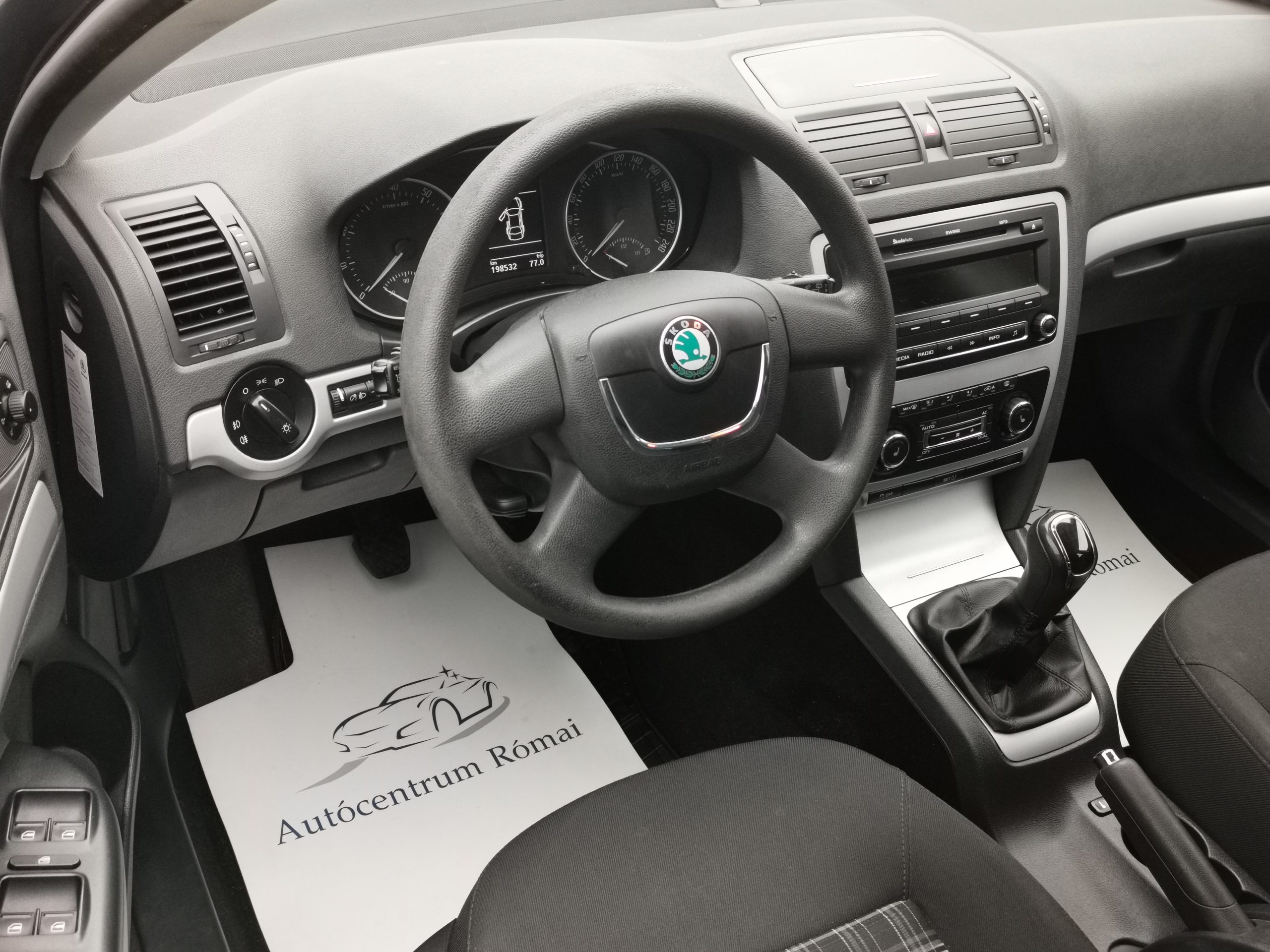 SKODA OCTAVIA Combi 1.8 TSI Ambition Style. 1. Tulaj. Szervizkönyv! TEMPOMAT. PARKRADAR. ÜLÉSFŰTÉS. ALUFELNI