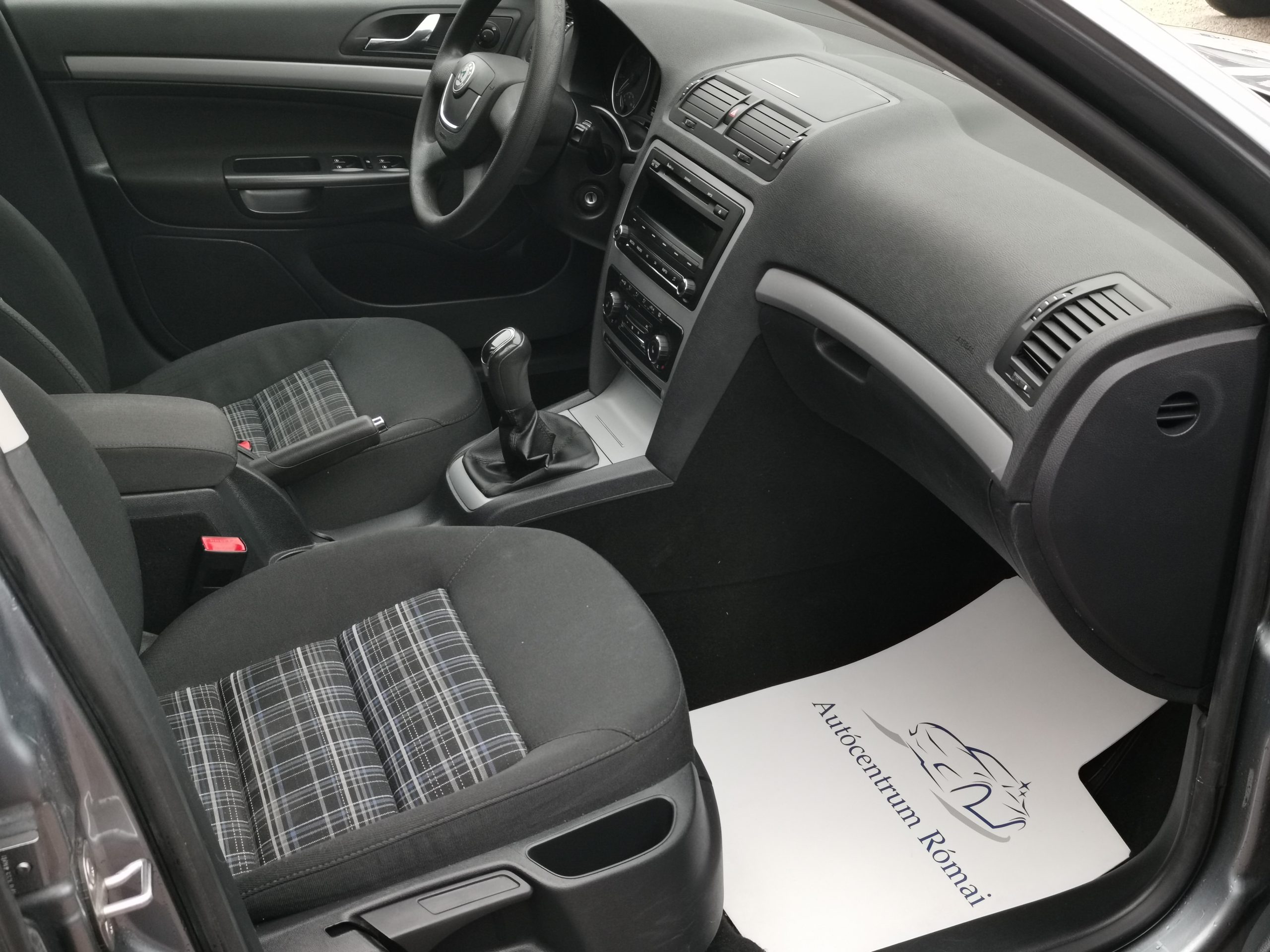 SKODA OCTAVIA Combi 1.8 TSI Ambition Style. 1. Tulaj. Szervizkönyv! TEMPOMAT. PARKRADAR. ÜLÉSFŰTÉS. ALUFELNI