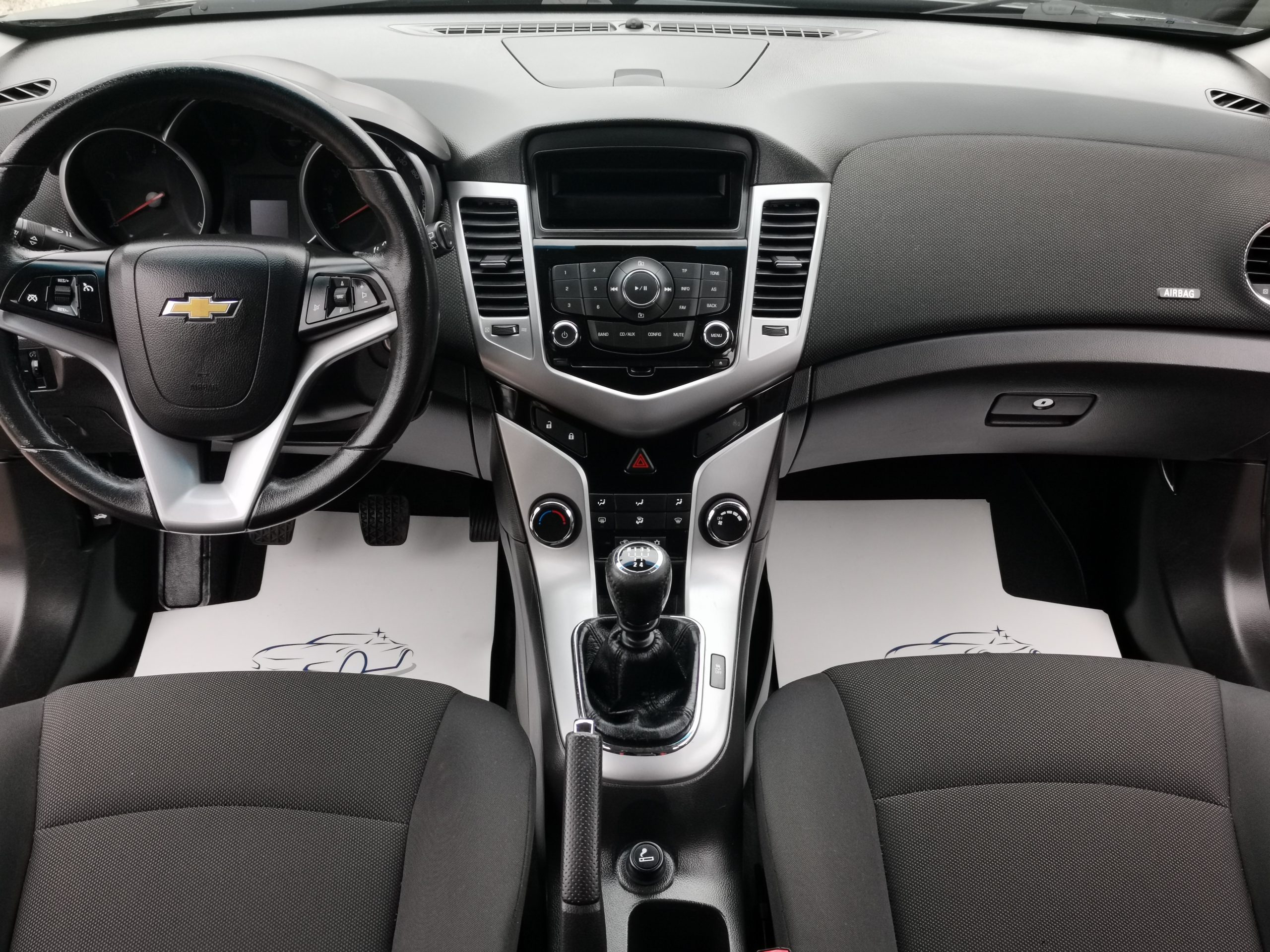 CHEVROLET CRUZE 1.8 LT Plus 104.000km! KLÍMA. ALUFELNI. TEMPOMAT. PARKRADAR. KÖDLÁMPA