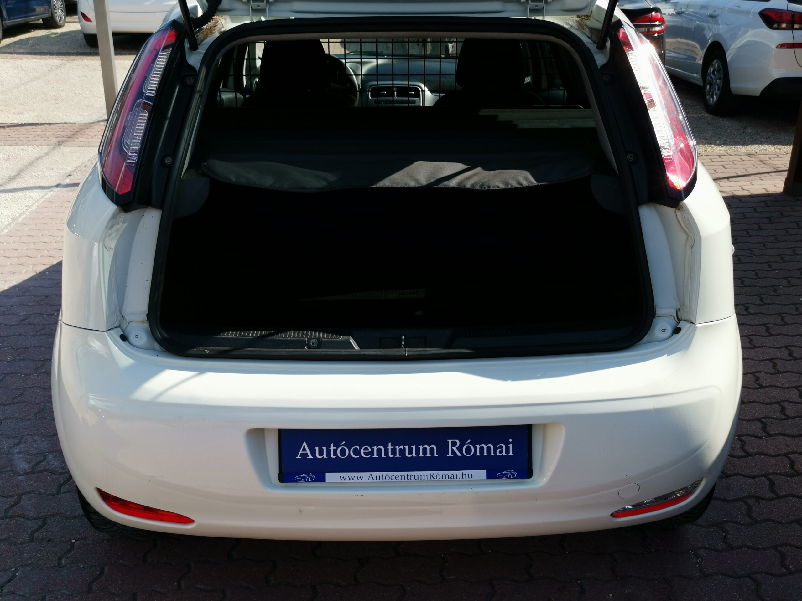 FIAT PUNTO 1.3 Van Multijet MO.-i. 2. Tulaj. Szervizkönyv! KLÍMA. ELEKTROMOS ABLAK