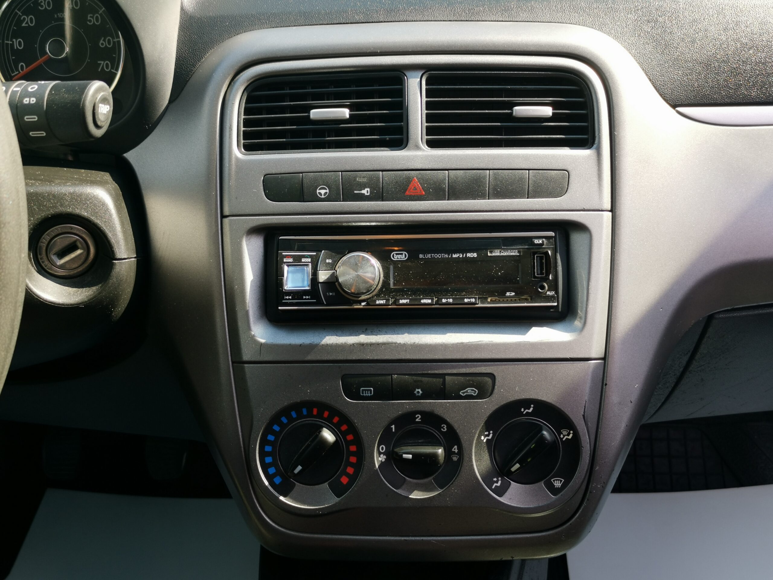 FIAT PUNTO 1.3 Van Multijet MO.-i. 2. Tulaj. Szervizkönyv! KLÍMA. ELEKTROMOS ABLAK