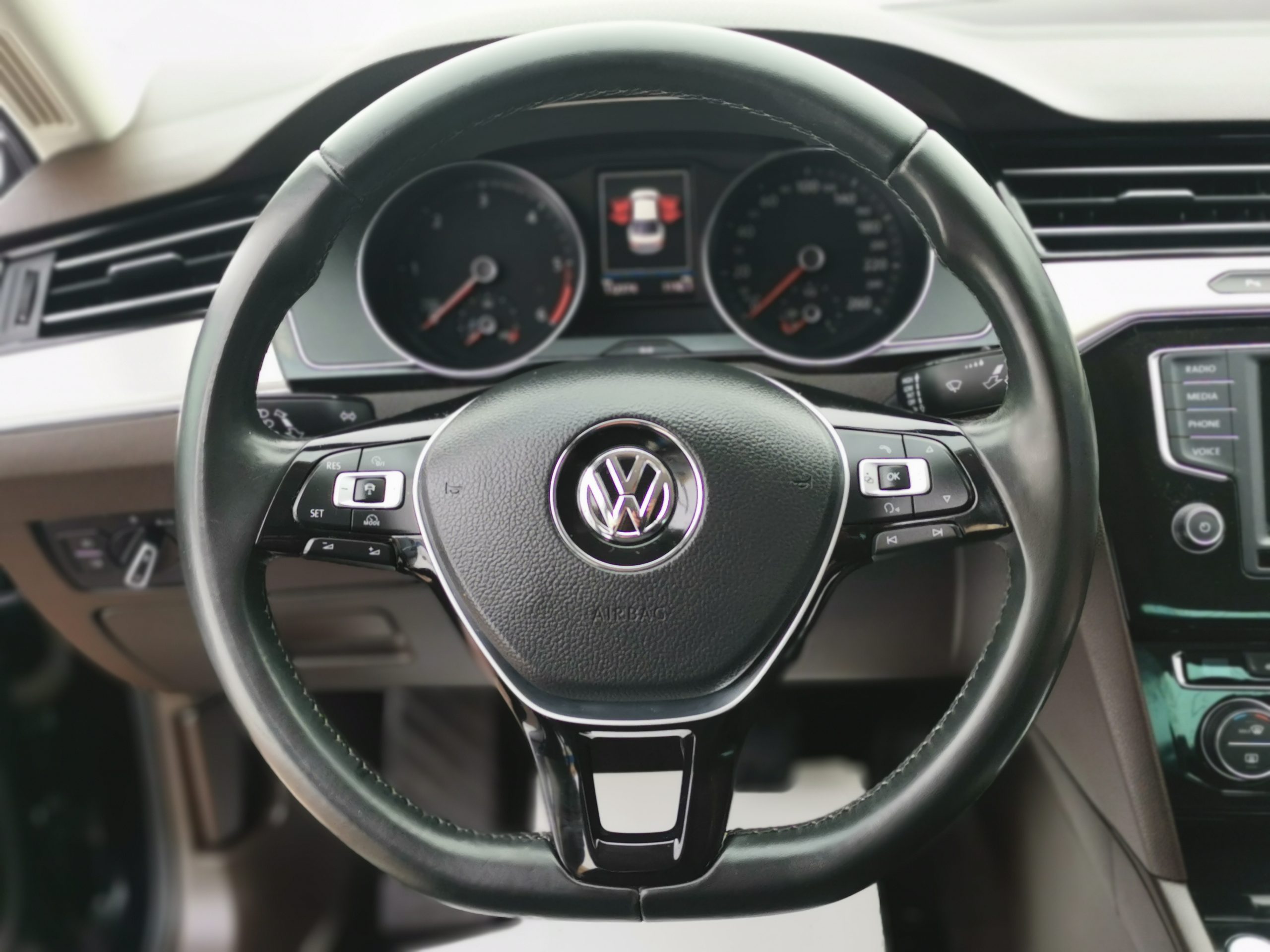 VOLKSWAGEN PASSAT 2.0 TDI BMT Highline DSG 112.000km! MO.-i. 1. Tulaj. Szervizkönyv! FÉLBŐR. LED. NAVIGÁCIÓ