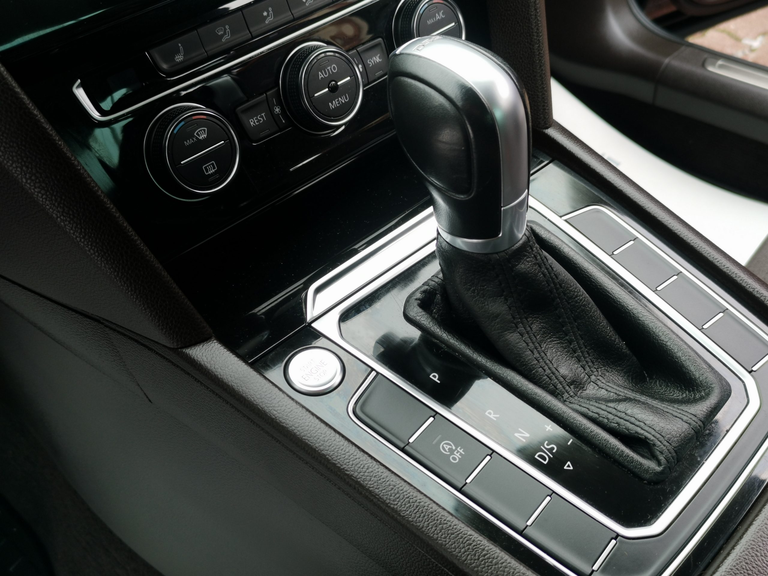 VOLKSWAGEN PASSAT 2.0 TDI BMT Highline DSG 112.000km! MO.-i. 1. Tulaj. Szervizkönyv! FÉLBŐR. LED. NAVIGÁCIÓ