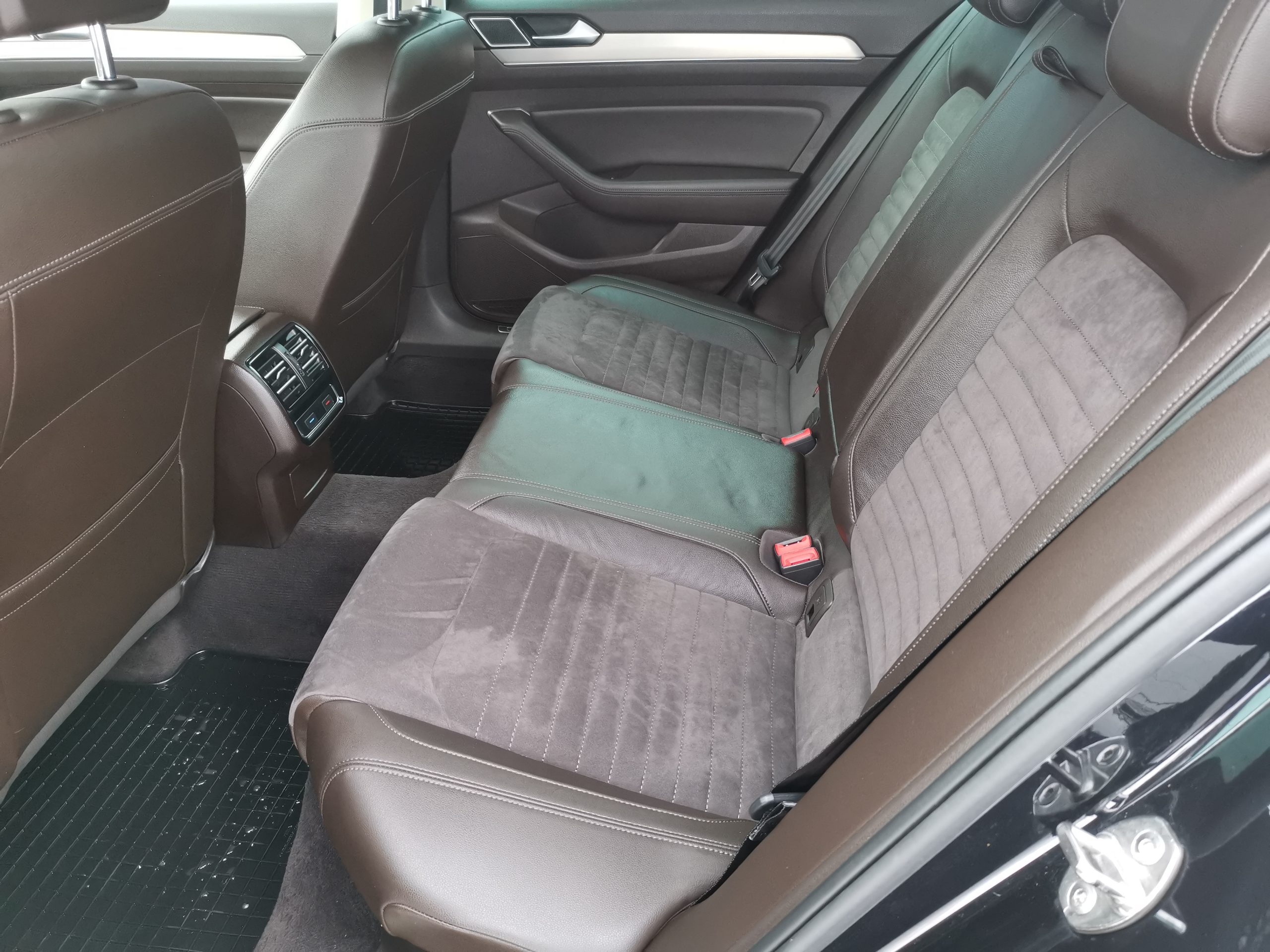 VOLKSWAGEN PASSAT 2.0 TDI BMT Highline DSG 112.000km! MO.-i. 1. Tulaj. Szervizkönyv! FÉLBŐR. LED. NAVIGÁCIÓ