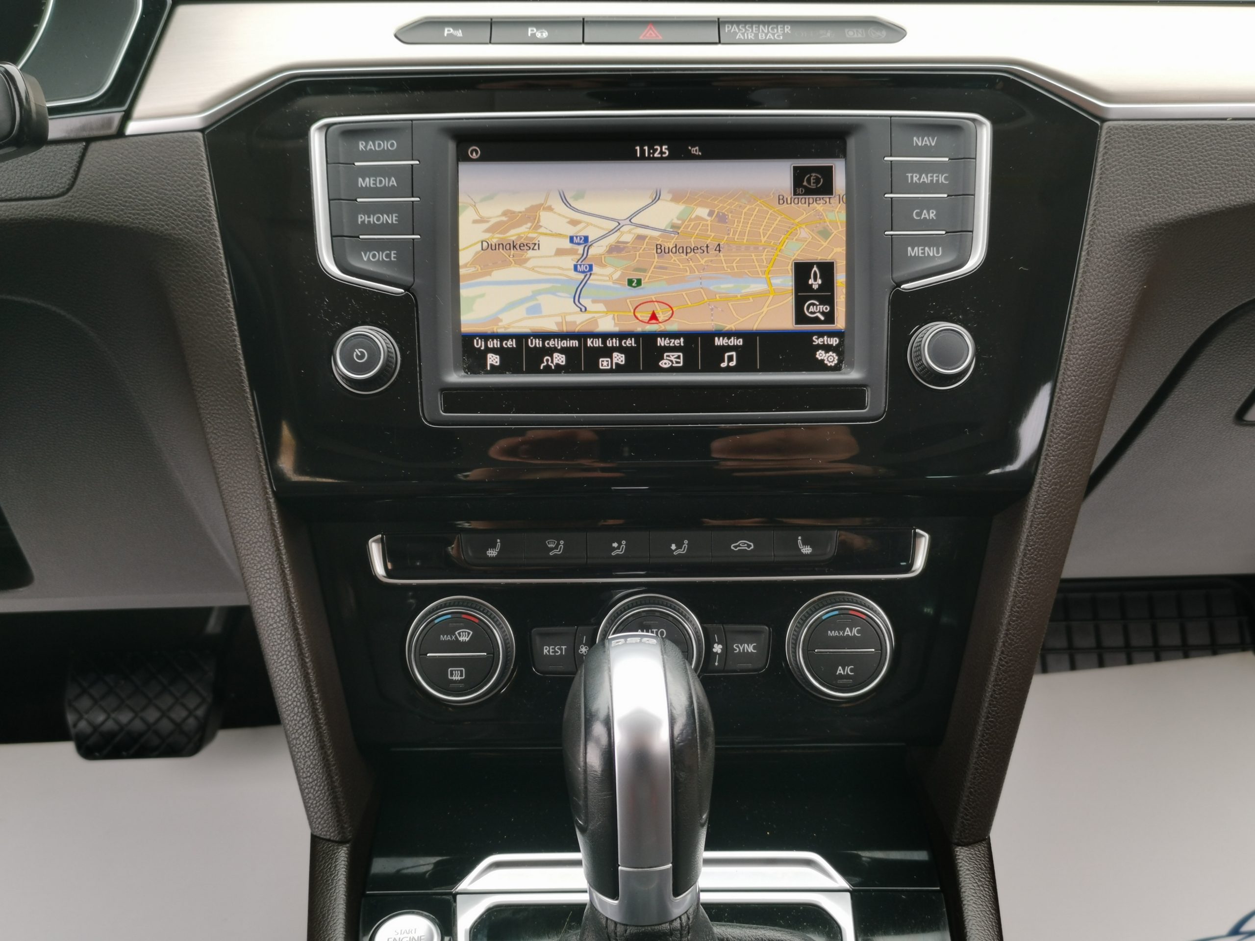 VOLKSWAGEN PASSAT 2.0 TDI BMT Highline DSG 112.000km! MO.-i. 1. Tulaj. Szervizkönyv! FÉLBŐR. LED. NAVIGÁCIÓ