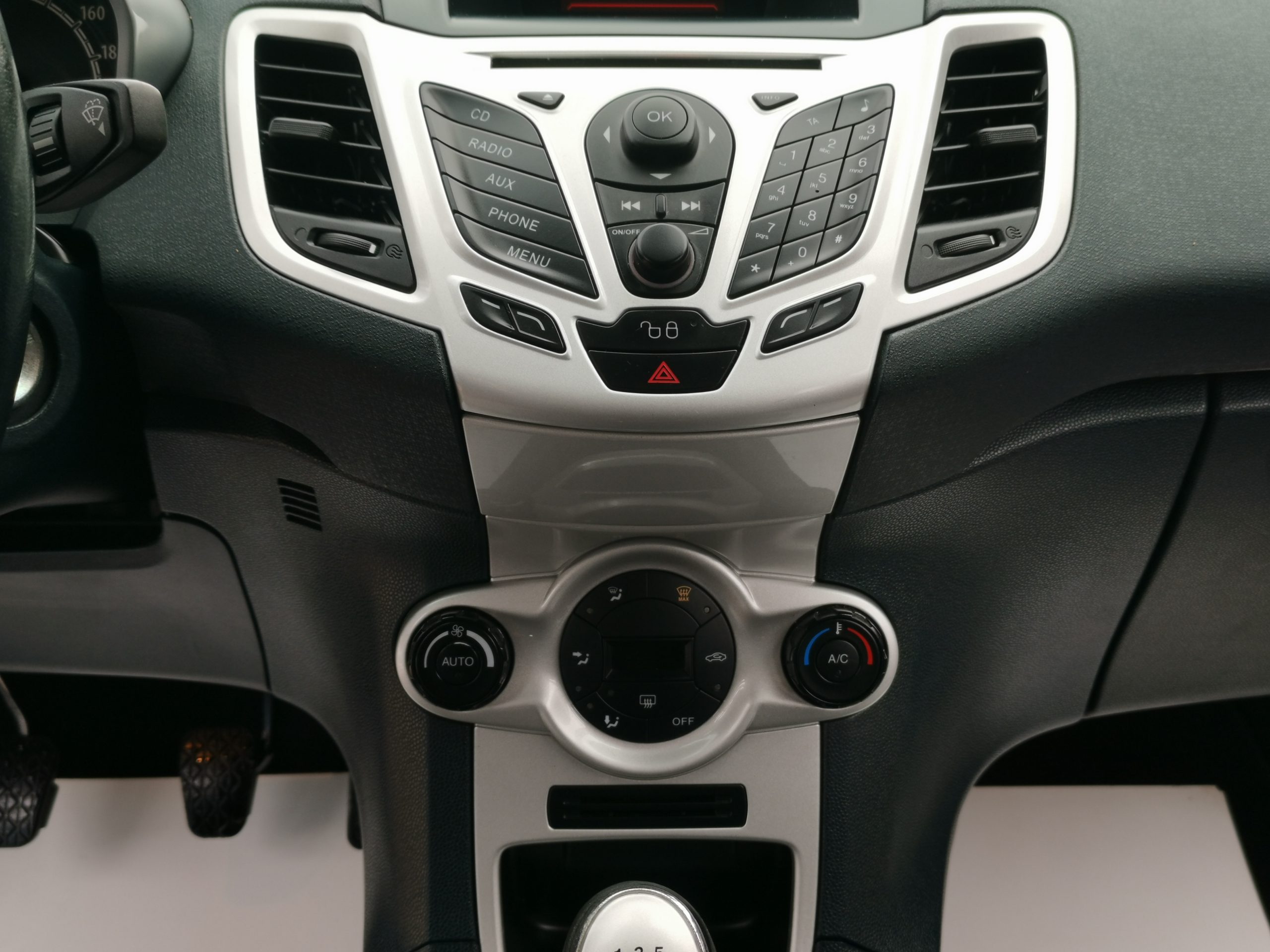 FORD FIESTA 1.25 Titanium 2. Tulaj. 132.000km! DIGIT KLÍMA. FÉLBŐR BELSŐ. ÜLÉSFŰTÉS. ALUFELNI