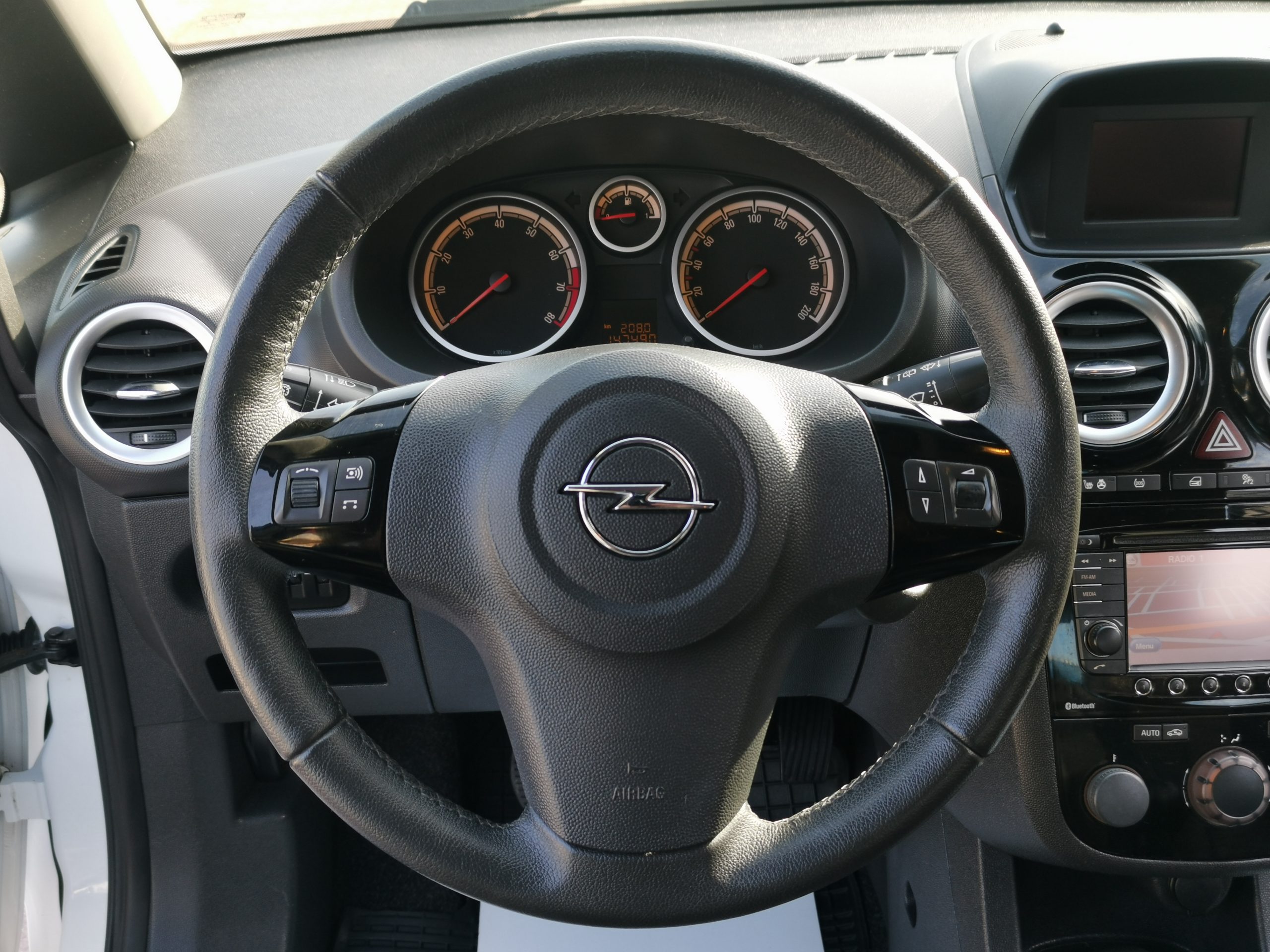 OPEL CORSA D 1.4 Cosmo NAVIGÁCIÓ. TEMPOMAT. FÉLBŐR BELSŐ. PARKRADAR. ÜLÉSFŰTÉS