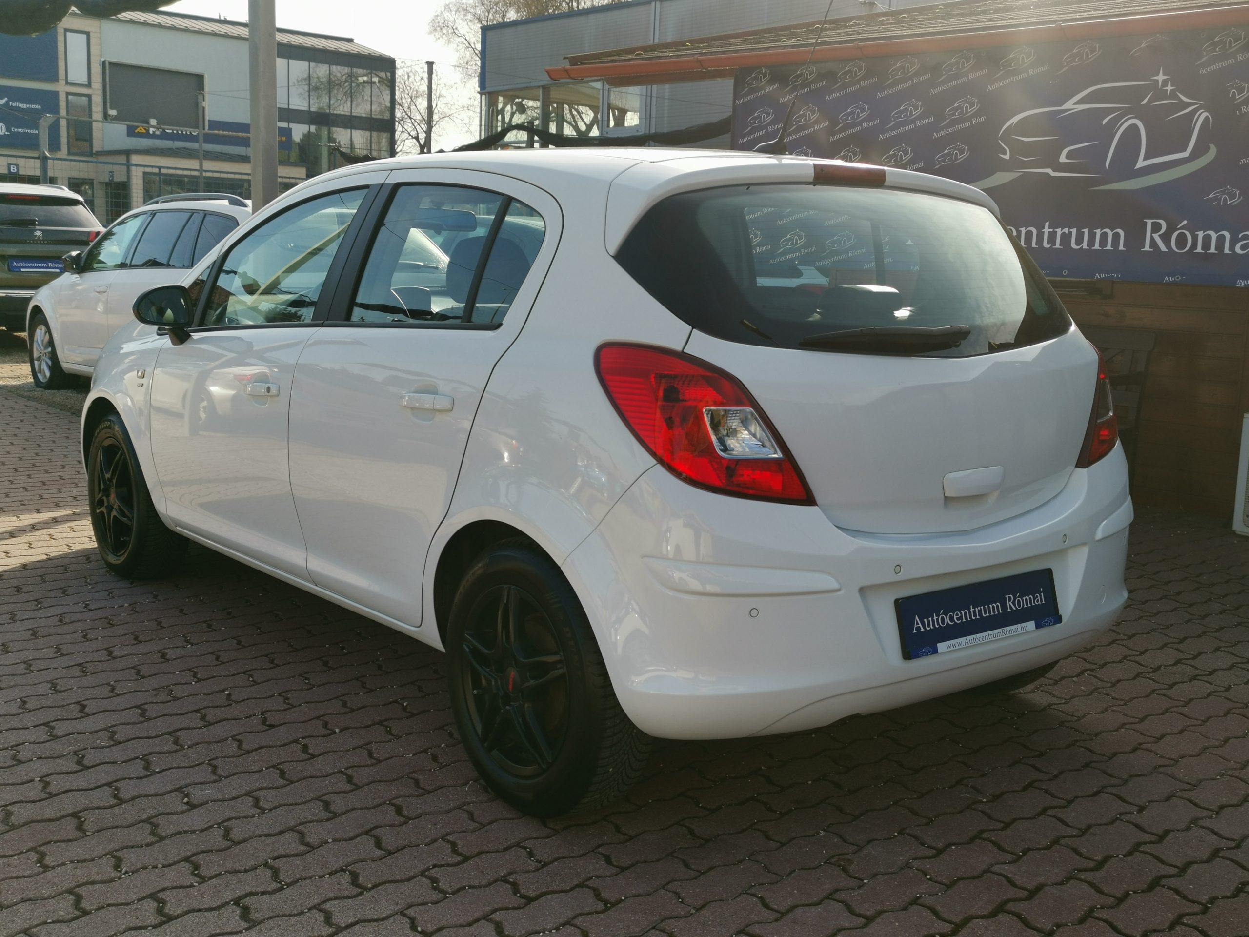 OPEL CORSA D 1.4 Cosmo NAVIGÁCIÓ. TEMPOMAT. FÉLBŐR BELSŐ. PARKRADAR. ÜLÉSFŰTÉS