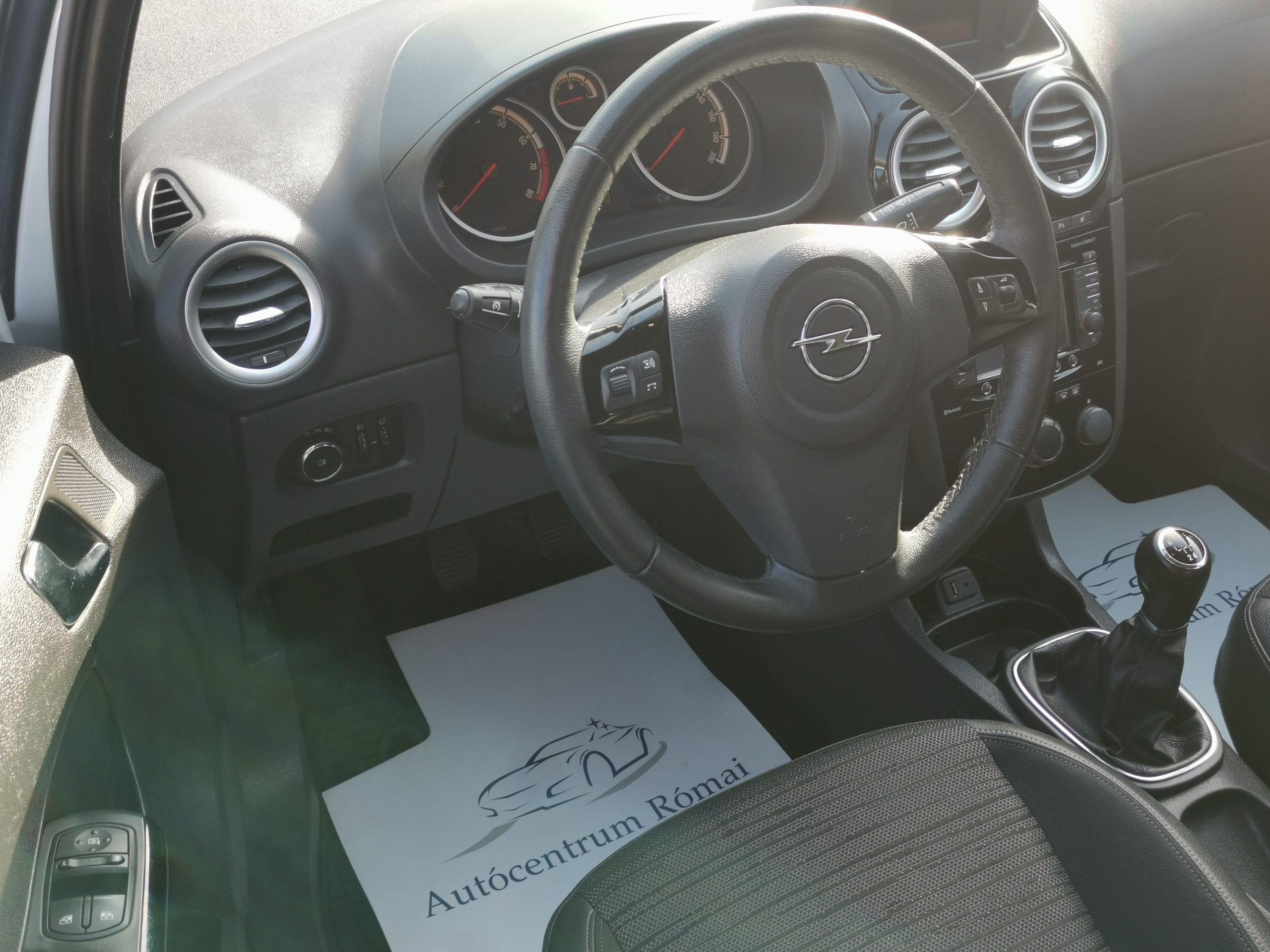 OPEL CORSA D 1.4 Cosmo NAVIGÁCIÓ. TEMPOMAT. FÉLBŐR BELSŐ. PARKRADAR. ÜLÉSFŰTÉS