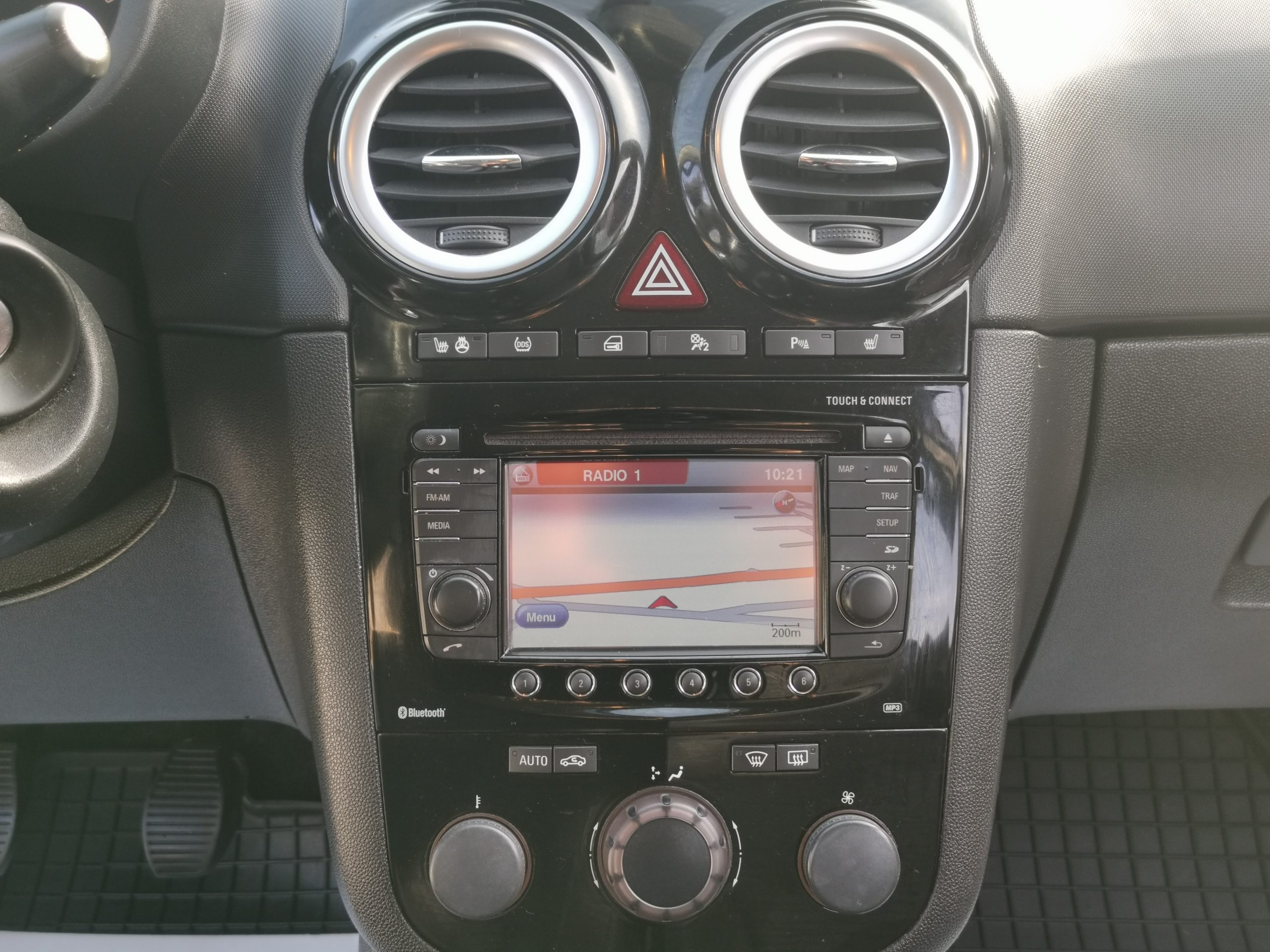 OPEL CORSA D 1.4 Cosmo NAVIGÁCIÓ. TEMPOMAT. FÉLBŐR BELSŐ. PARKRADAR. ÜLÉSFŰTÉS