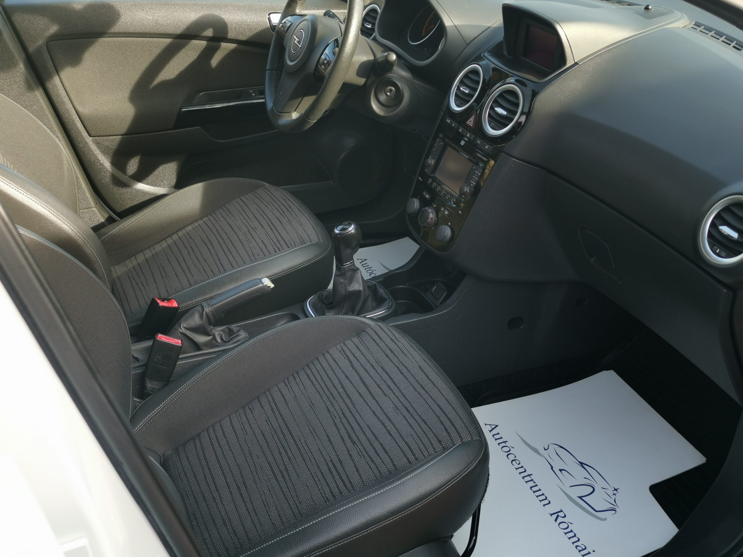 OPEL CORSA D 1.4 Cosmo NAVIGÁCIÓ. TEMPOMAT. FÉLBŐR BELSŐ. PARKRADAR. ÜLÉSFŰTÉS