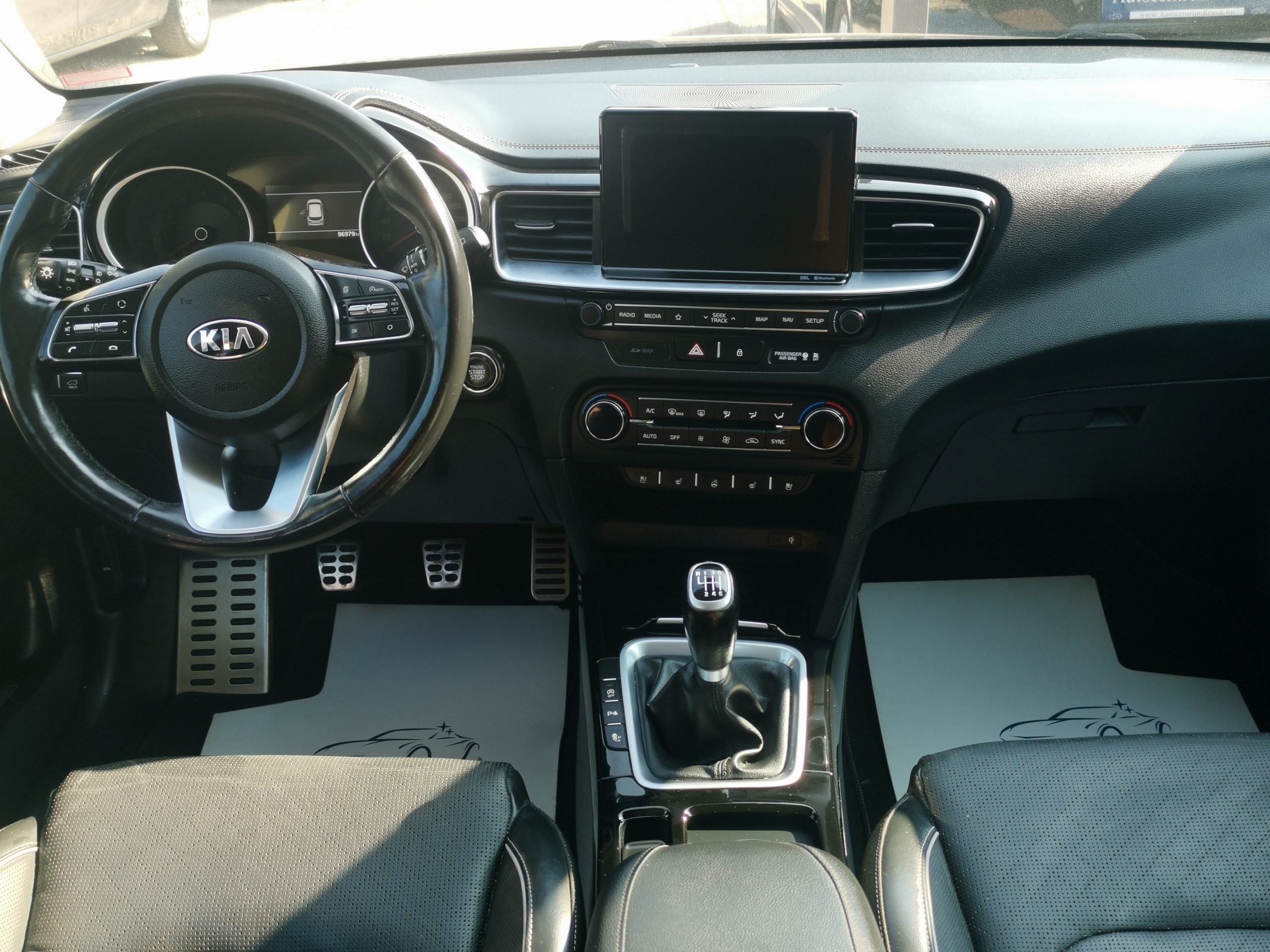 KIA CEE'D Ceed SW 1.4 T-GDI Platinum 2. Tulaj. Szervizkönyv! BŐRBELSŐ. PANORÁMA TETŐ. KAMERA. NAVIGÁCIÓ