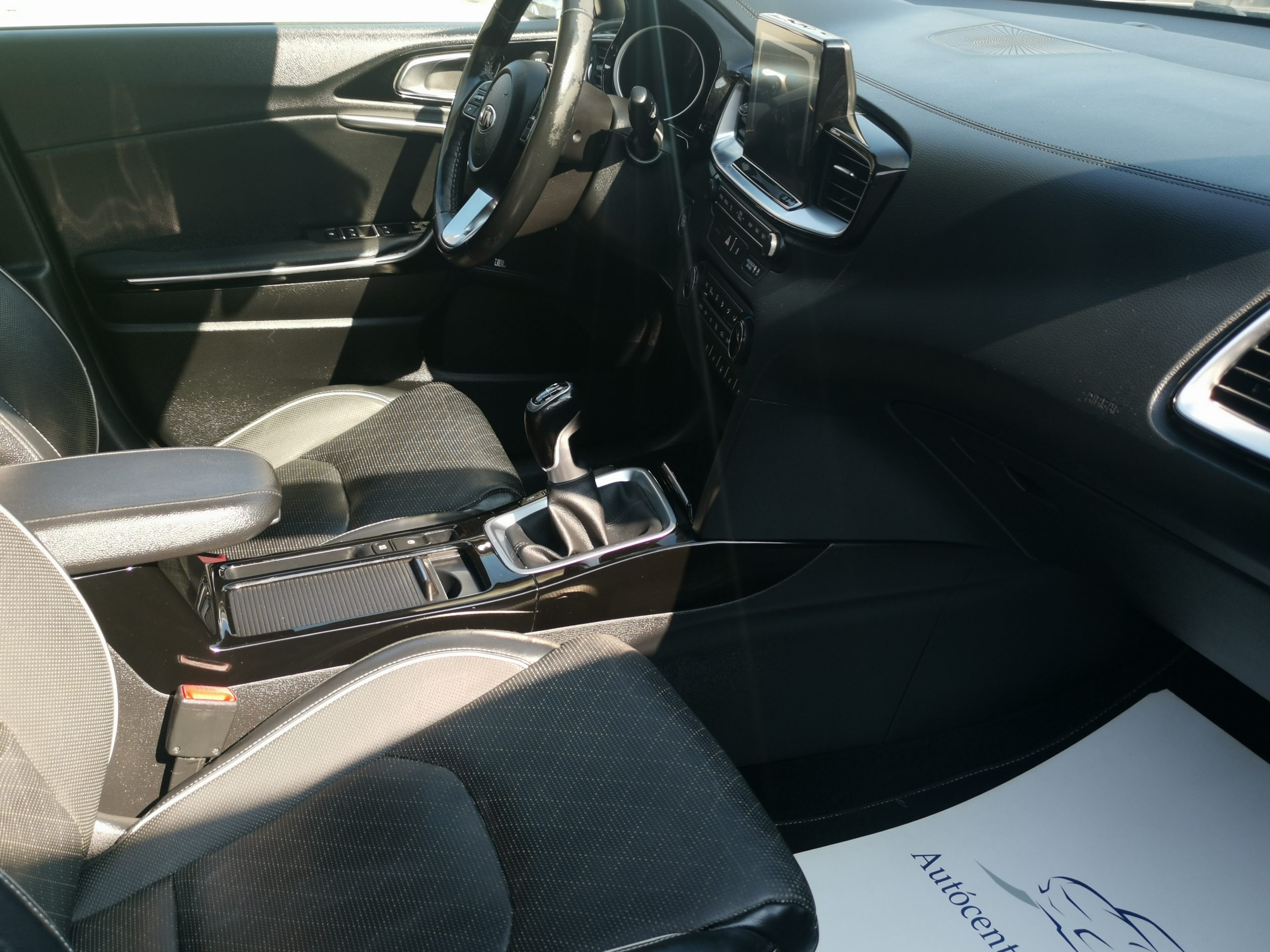 KIA CEE'D Ceed SW 1.4 T-GDI Platinum 2. Tulaj. Szervizkönyv! BŐRBELSŐ. PANORÁMA TETŐ. KAMERA. NAVIGÁCIÓ