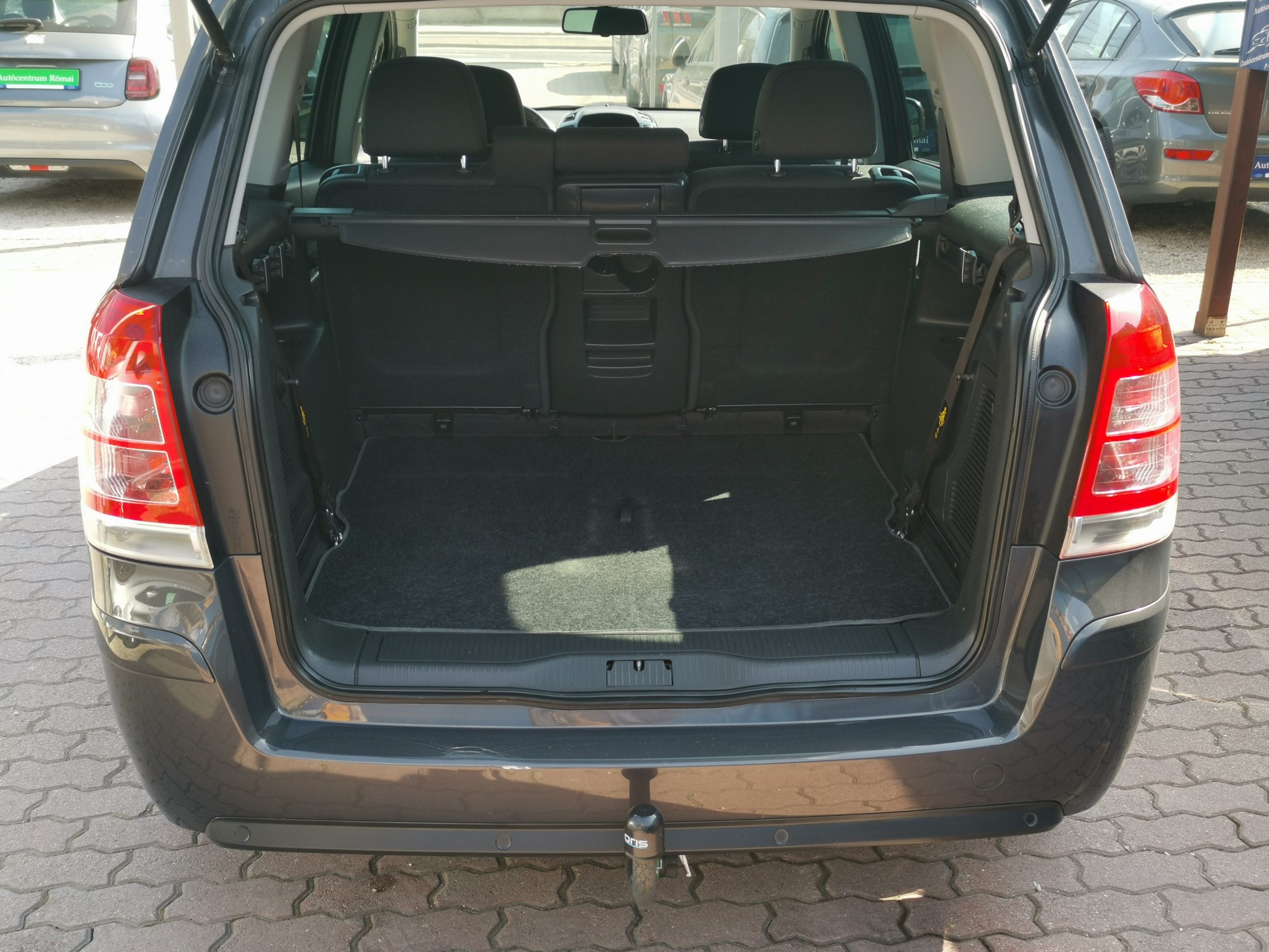 OPEL ZAFIRA B 1.8 Enjoy 2. Tulaj. Szervizkönyv! 7SZEM. XENON. NAVIGÁCIÓ. TEMPOMAT. PARKRADAR