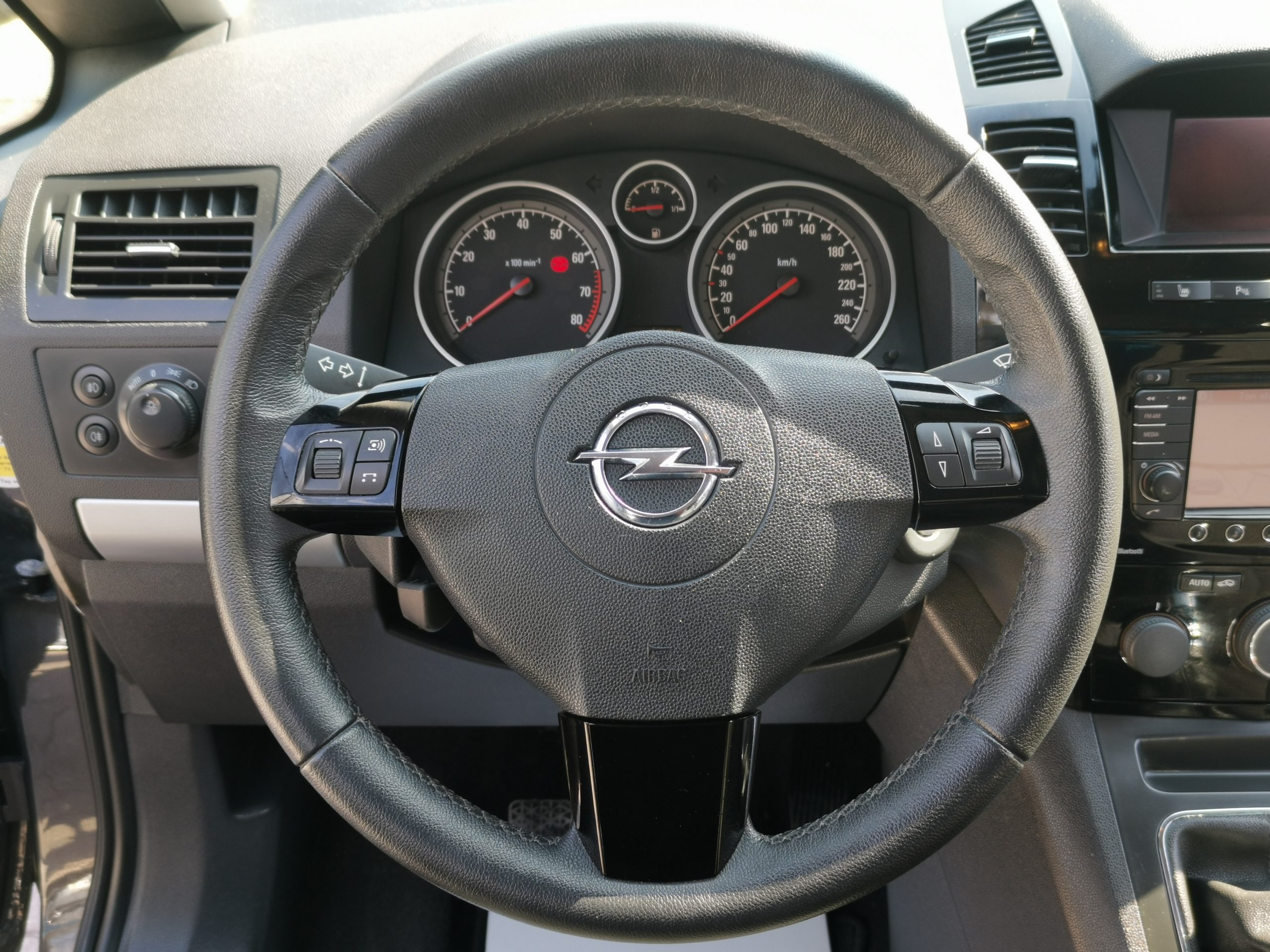 OPEL ZAFIRA B 1.8 Enjoy 2. Tulaj. Szervizkönyv! 7SZEM. XENON. NAVIGÁCIÓ. TEMPOMAT. PARKRADAR