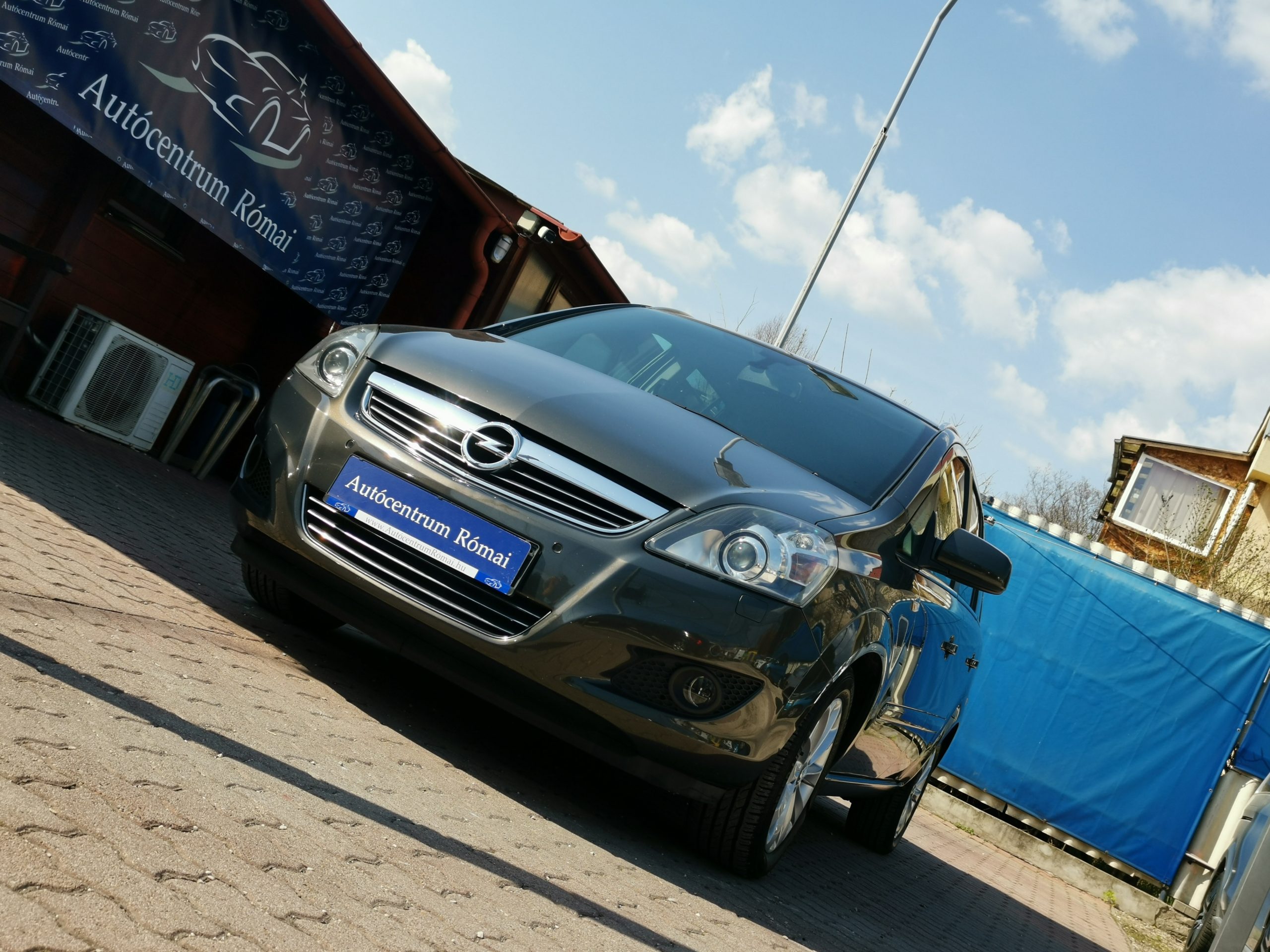 OPEL ZAFIRA B 1.8 Enjoy 2. Tulaj. Szervizkönyv! 7SZEM. XENON. NAVIGÁCIÓ. TEMPOMAT. PARKRADAR