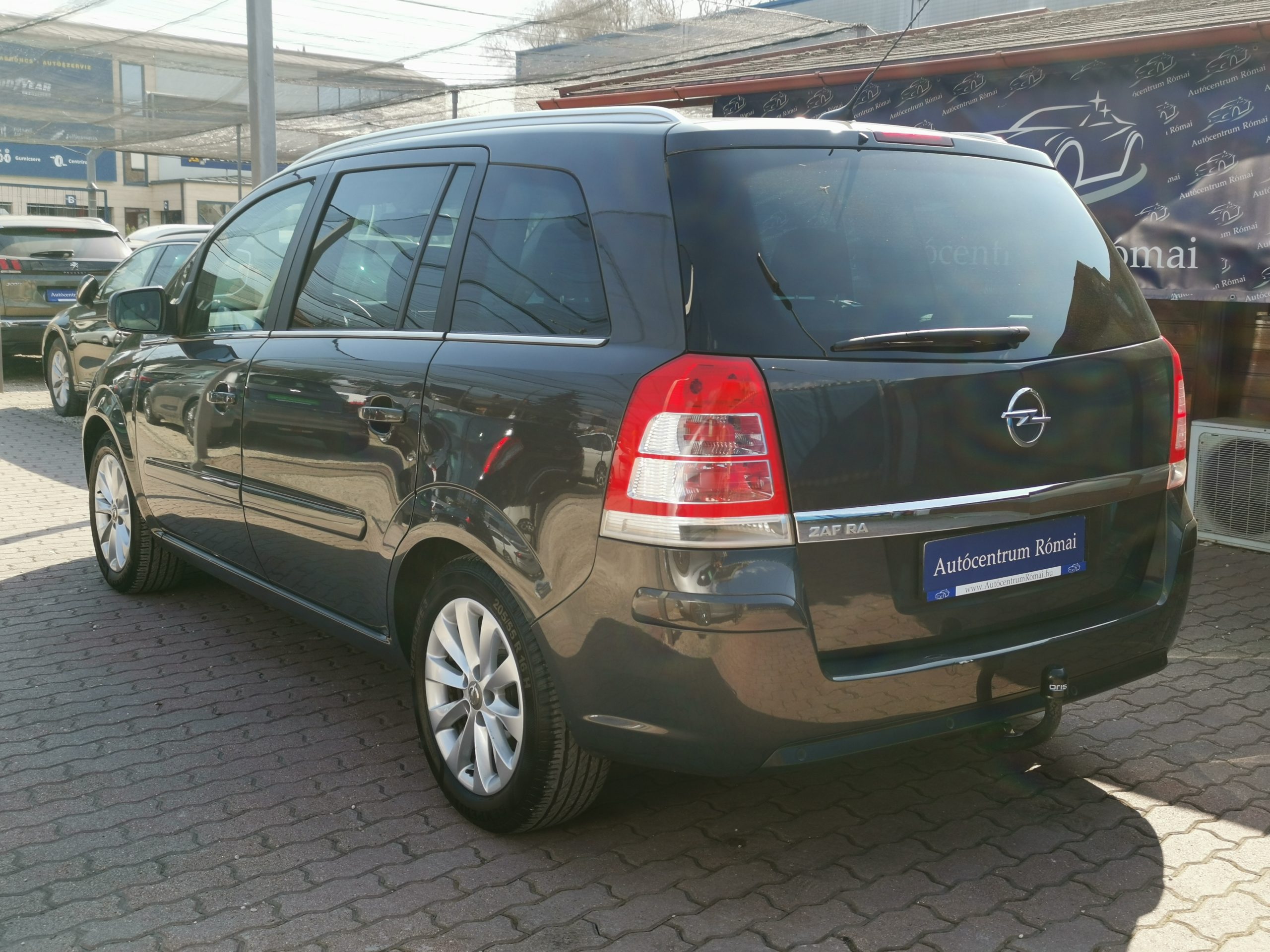 OPEL ZAFIRA B 1.8 Enjoy 2. Tulaj. Szervizkönyv! 7SZEM. XENON. NAVIGÁCIÓ. TEMPOMAT. PARKRADAR
