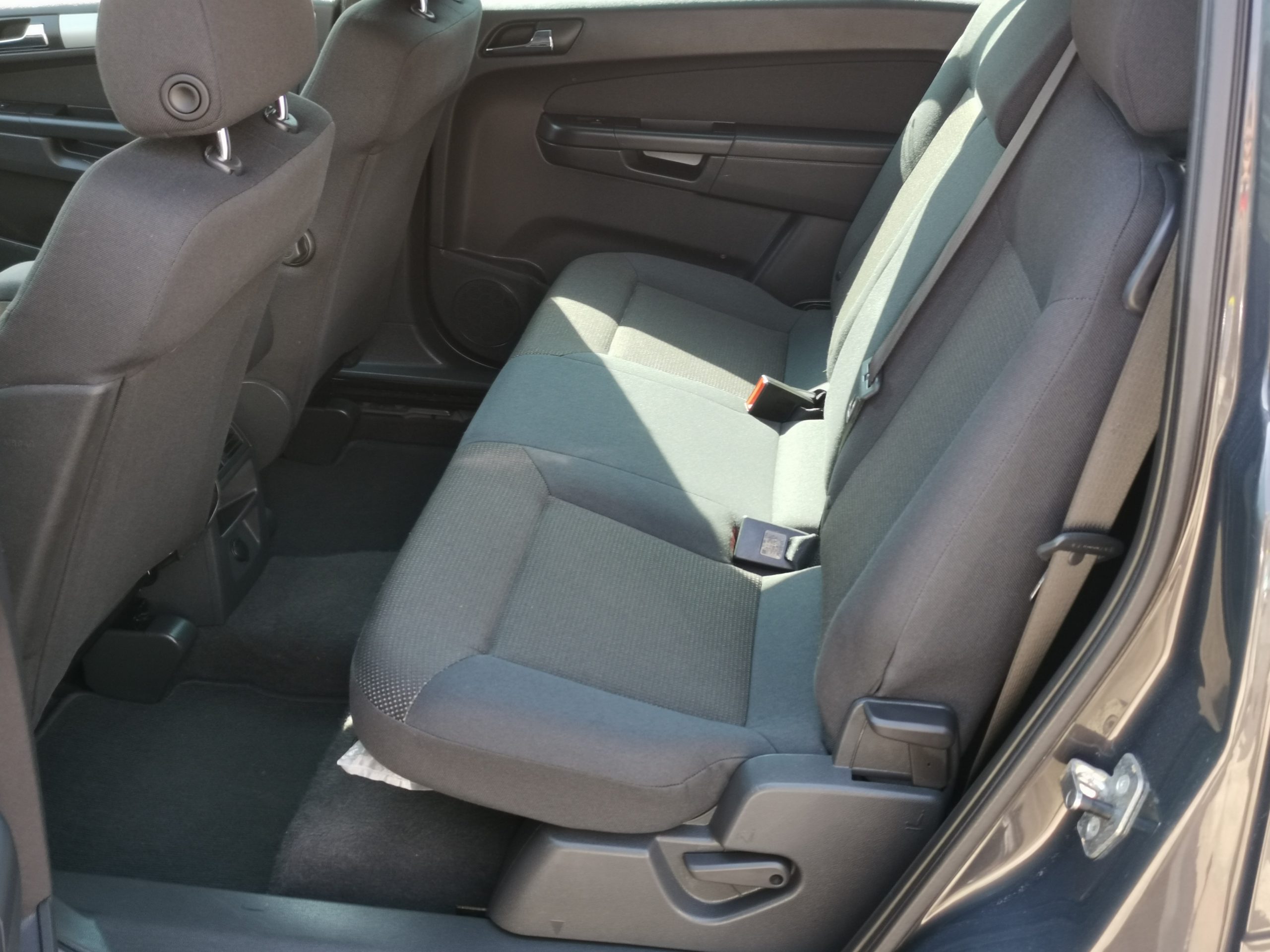 OPEL ZAFIRA B 1.8 Enjoy 2. Tulaj. Szervizkönyv! 7SZEM. XENON. NAVIGÁCIÓ. TEMPOMAT. PARKRADAR