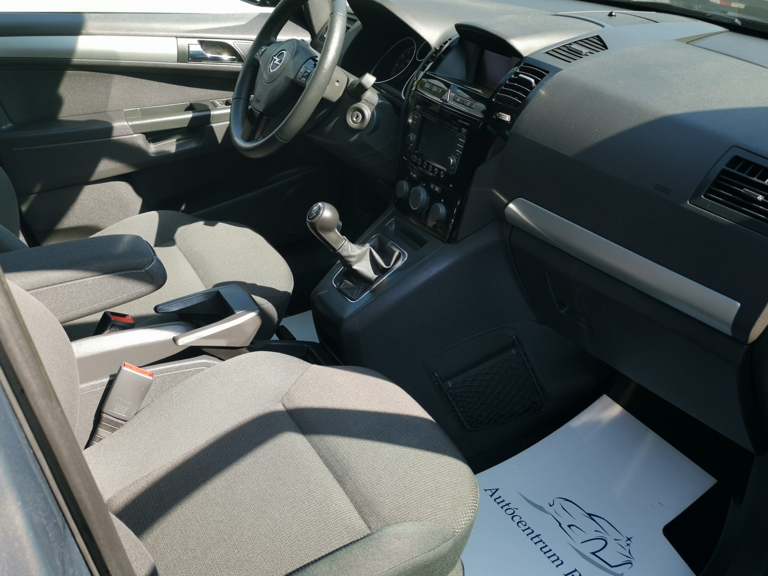 OPEL ZAFIRA B 1.8 Enjoy 2. Tulaj. Szervizkönyv! 7SZEM. XENON. NAVIGÁCIÓ. TEMPOMAT. PARKRADAR