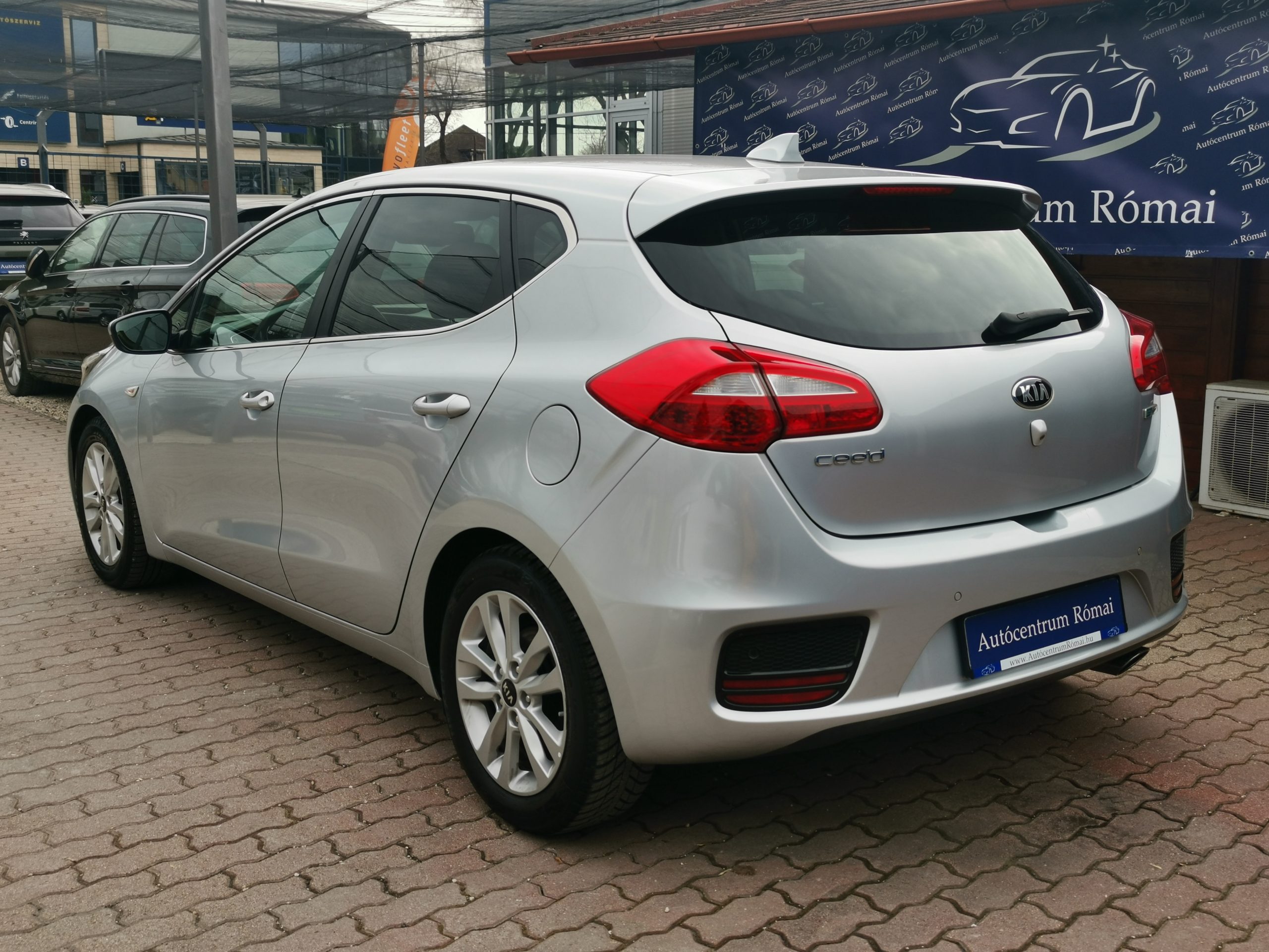 KIA CEE'D 1.6 GDI EX Limited 2. Tulaj. NAVIGÁCIÓ. ÜLÉSFŰTÉS. KAMERA. TEMPOMAT. FÉLBŐR BELSŐ
