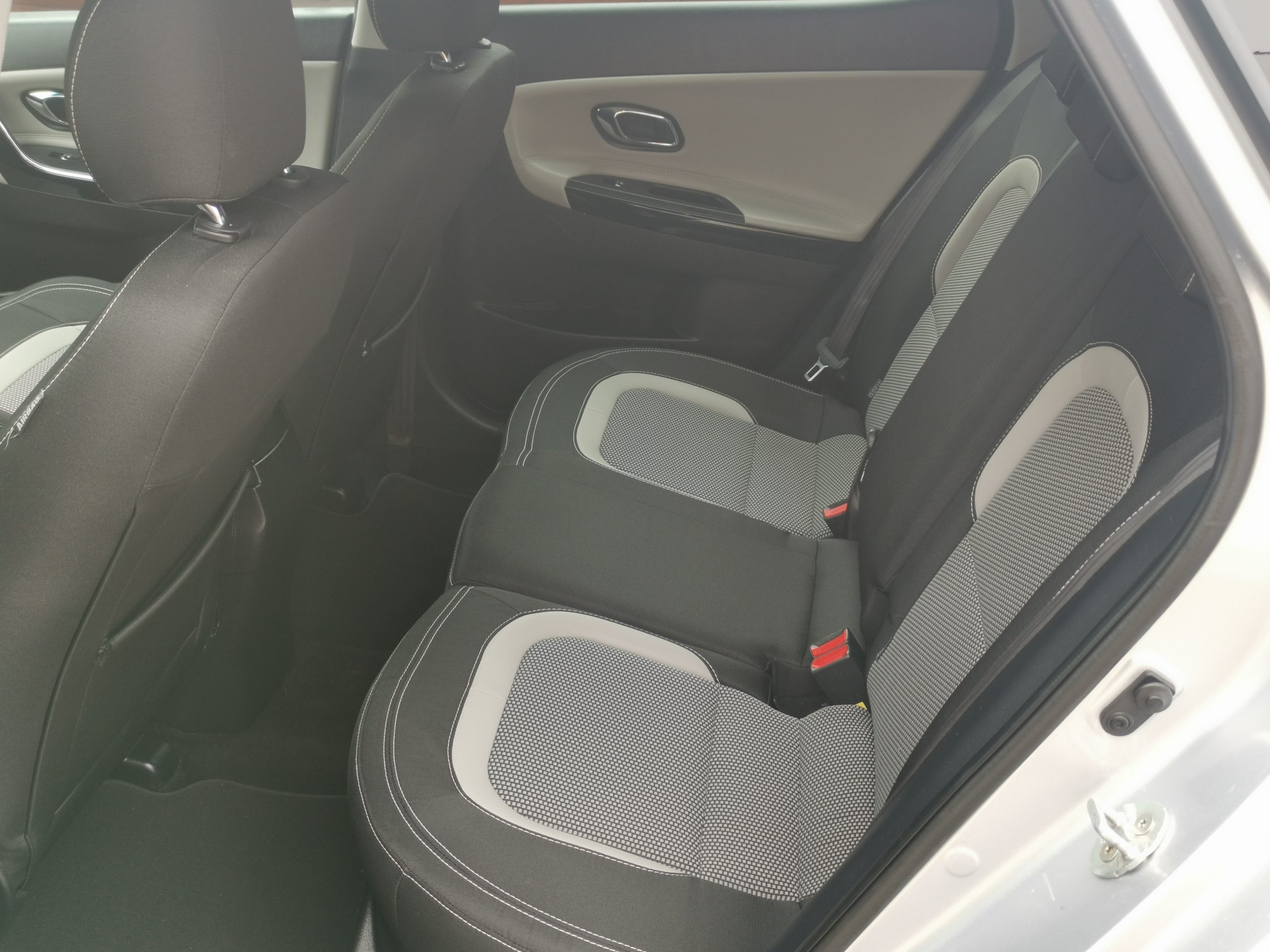 KIA CEE'D 1.6 GDI EX Limited 2. Tulaj. NAVIGÁCIÓ. ÜLÉSFŰTÉS. KAMERA. TEMPOMAT. FÉLBŐR BELSŐ