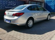 OPEL ASTRA J Sedan 1.6 Enjoy EURO6 MO.-i. 1. Tulaj.. TEMPOMAT. FÉLBŐR BELSŐ. PARKRADAR. ÜLÉSFŰTÉS