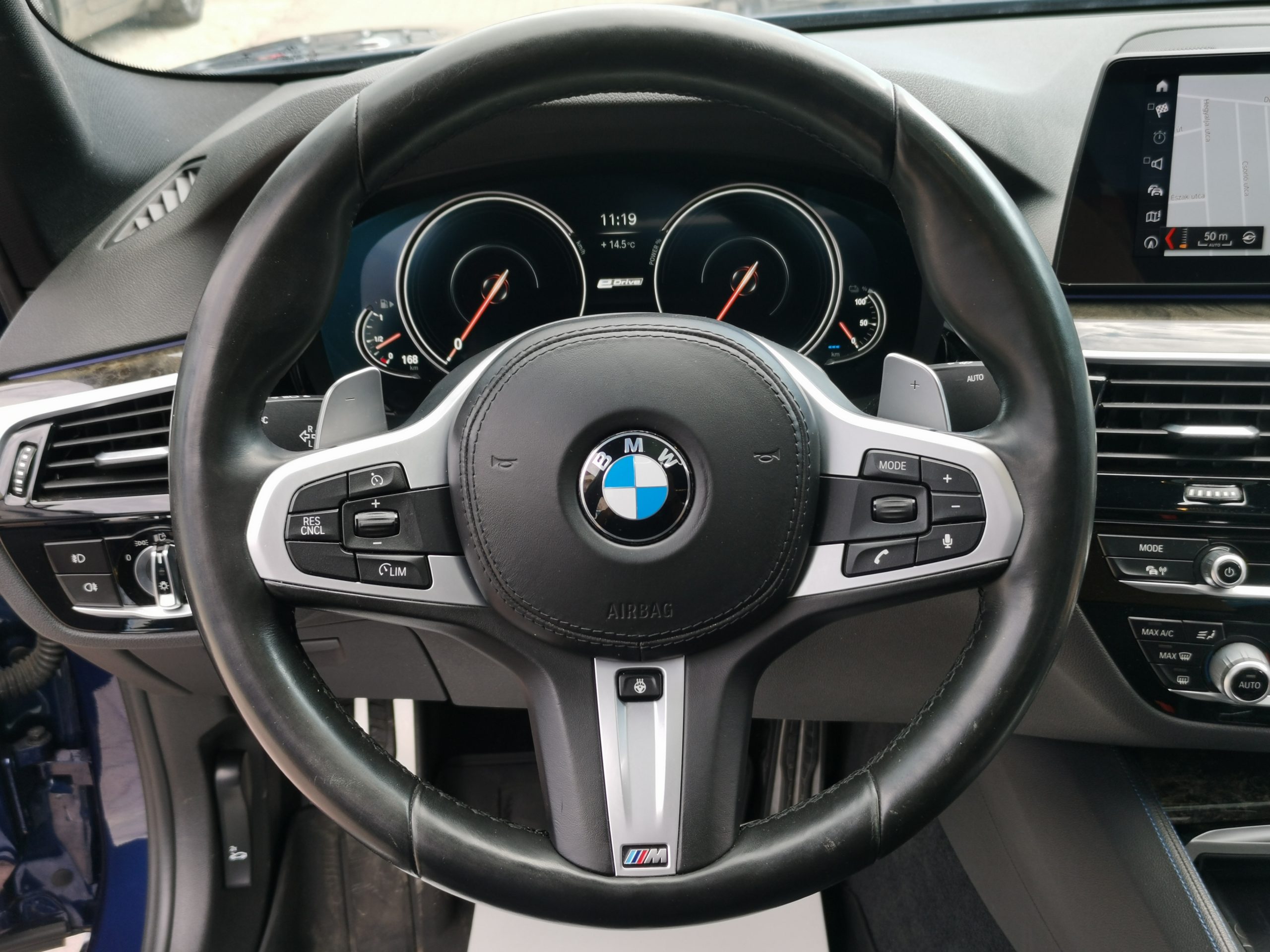 BMW 530e iPerformance (Automata) 105.000km! LED. NAVIGÁCIÓ. PANORÁMA TETŐ. 360 KAMERA. TEMPOMAT