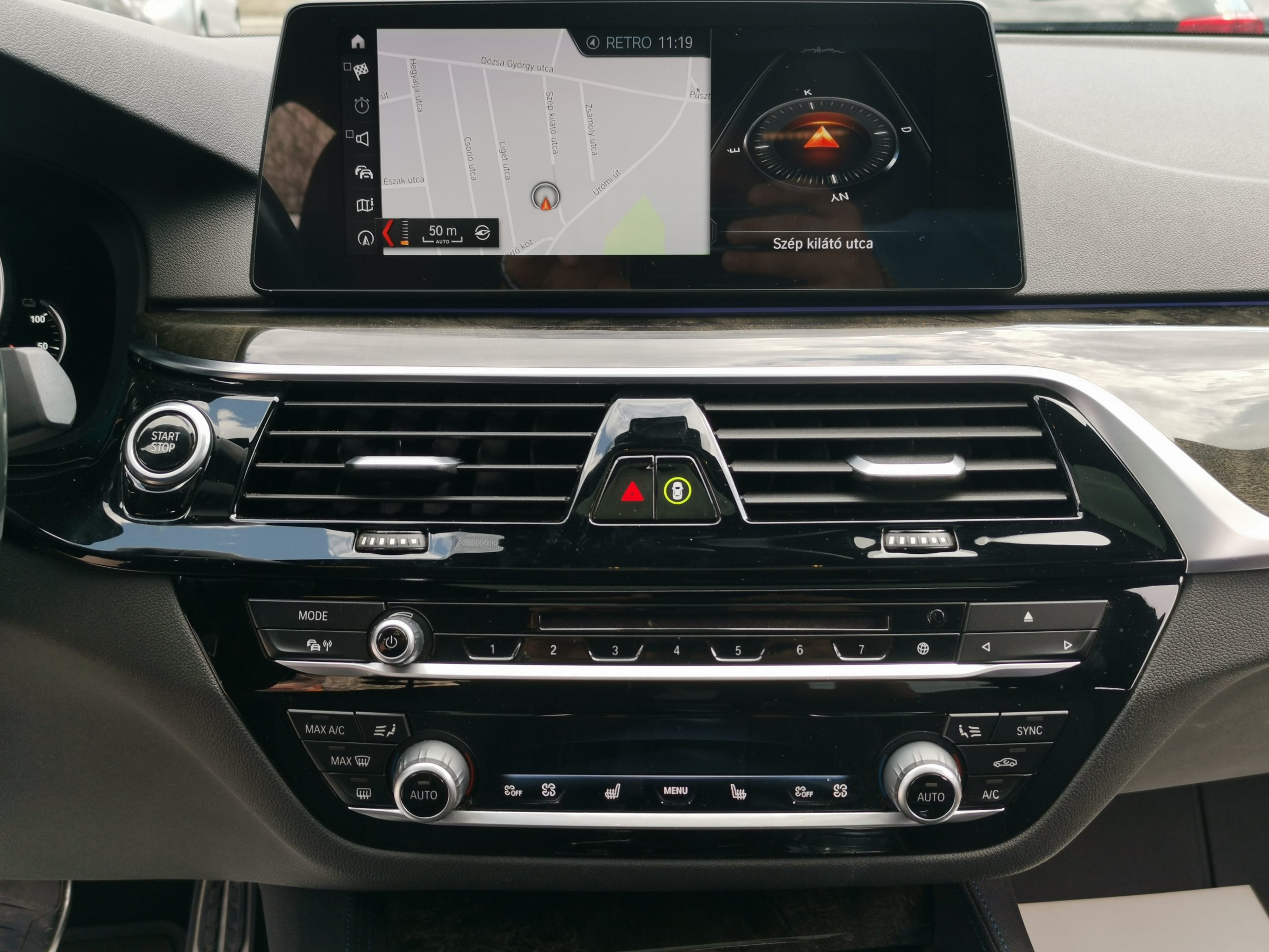 BMW 530e iPerformance (Automata) 105.000km! LED. NAVIGÁCIÓ. PANORÁMA TETŐ. 360 KAMERA. TEMPOMAT