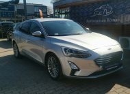 FORD FOCUS 1.5 EcoBoost Titanium S S MO.-i. 1. Tulaj. Szervizkönyv! NAVIGÁCIÓ. KAMERA. LED. TEMPOMAT. ALUFELNI