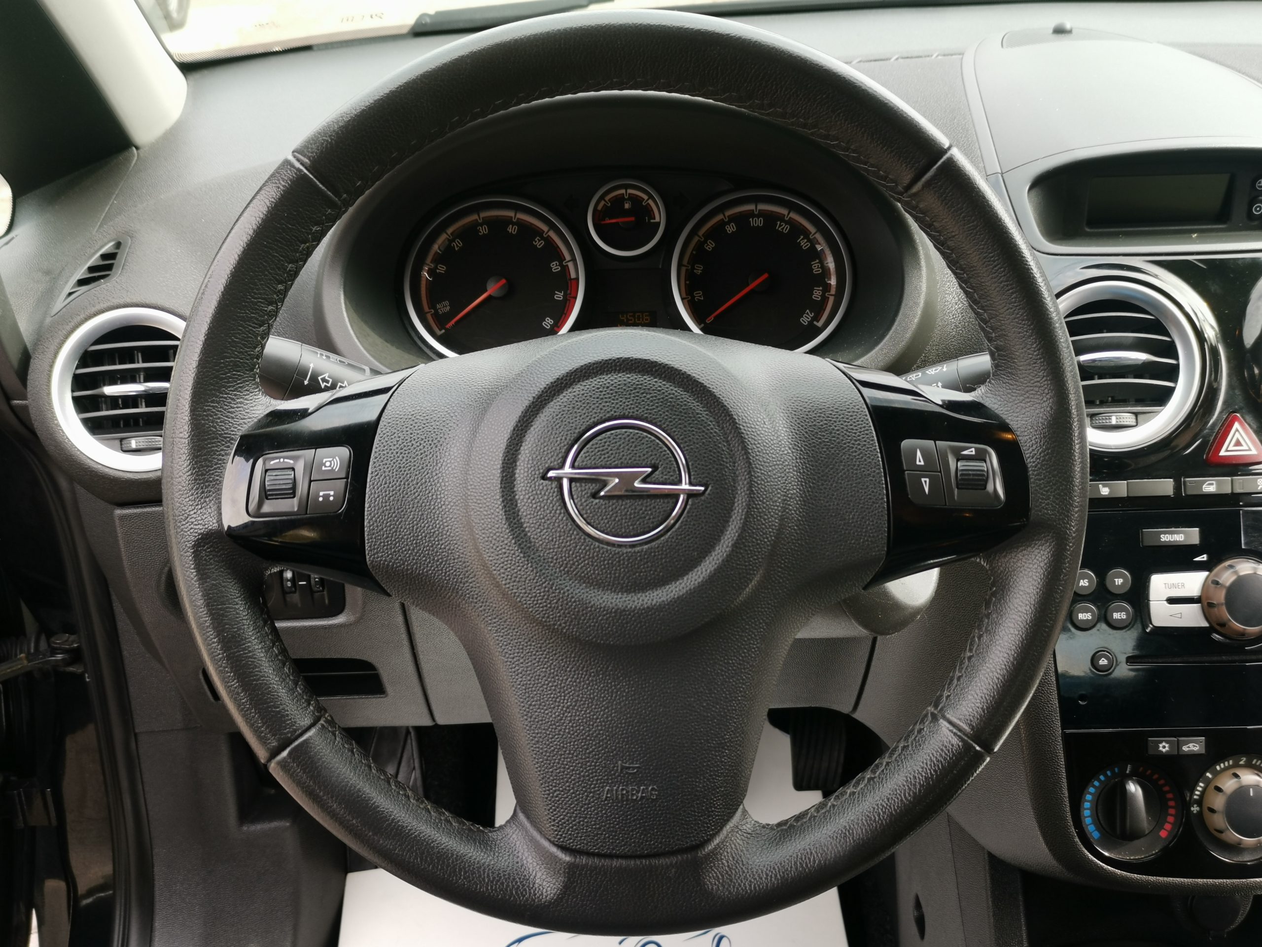 OPEL CORSA D 1.4 Cosmo 100LE! KLÍMA. FÉLBŐR BELSŐ. ÜLÉSFŰTÉS. ALUFELNI. ELEKTROMOS ABLAK