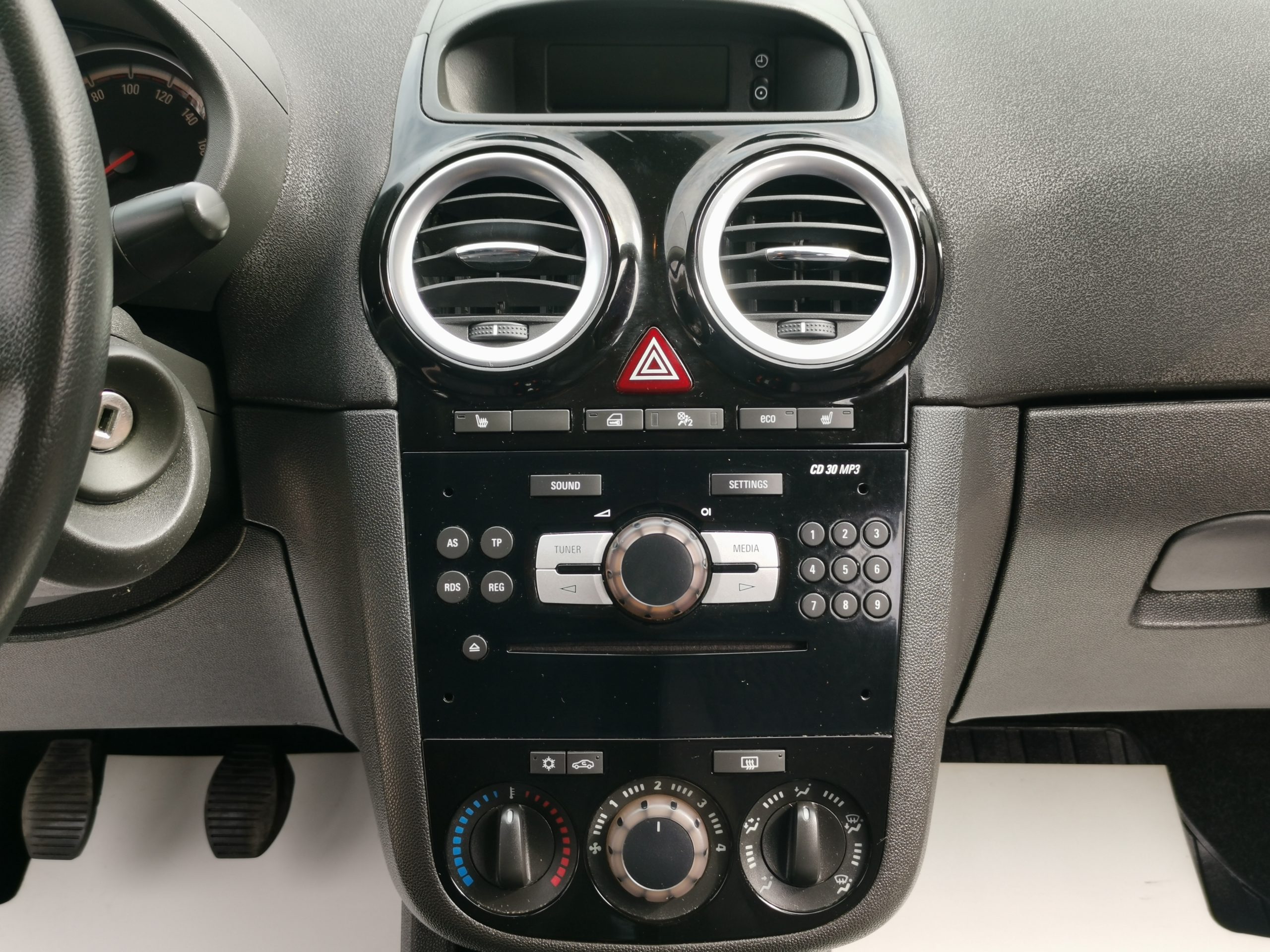 OPEL CORSA D 1.4 Cosmo 100LE! KLÍMA. FÉLBŐR BELSŐ. ÜLÉSFŰTÉS. ALUFELNI. ELEKTROMOS ABLAK