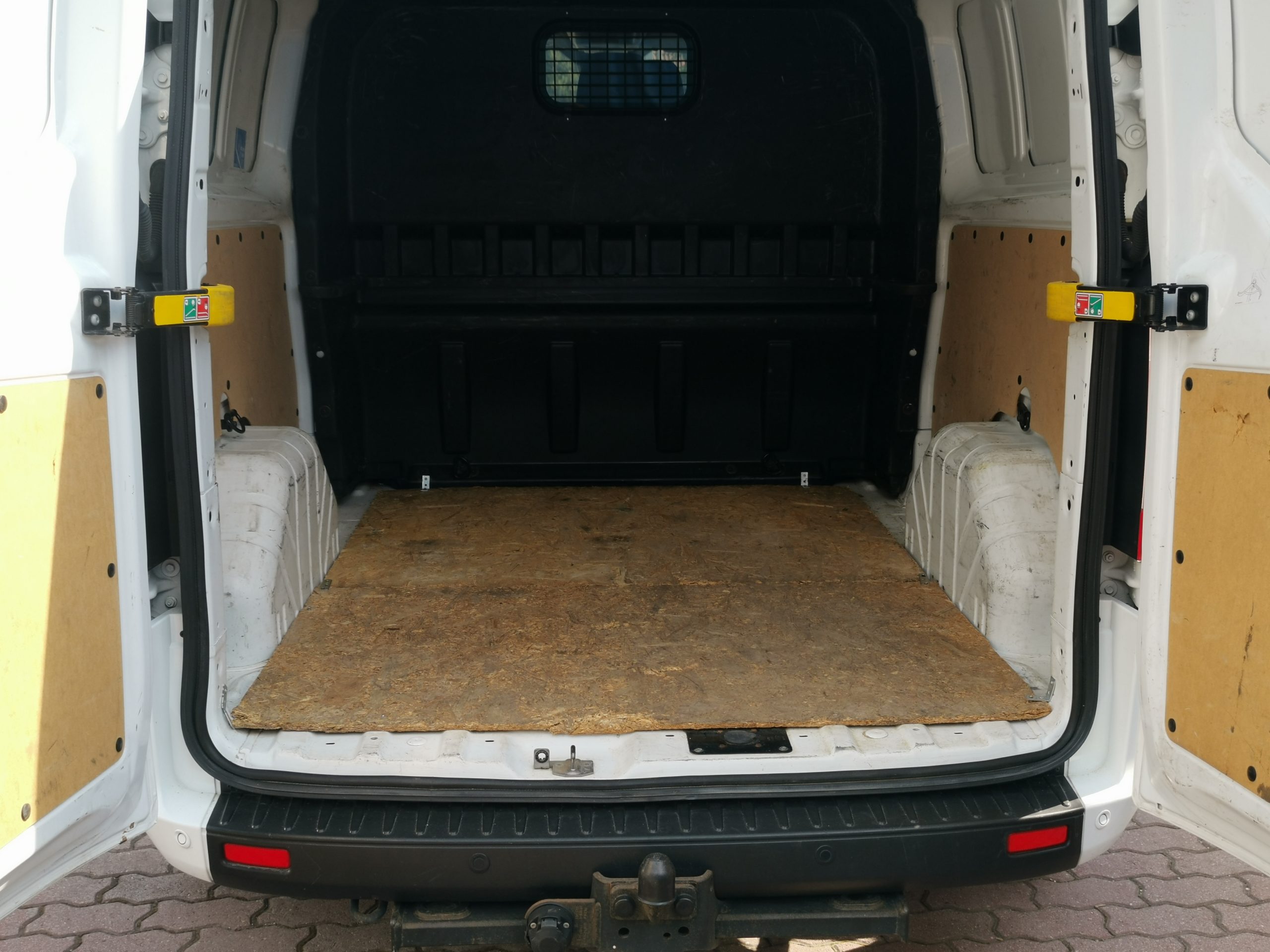 FORD TRANSIT 2.0 TDCi 330 LWB Trend (6 személyes ) MO.-i. 1. Tulaj. Szervizkönyv! VONÓHOROG. TEMPOMAT. ÜLÉSFŰTÉS