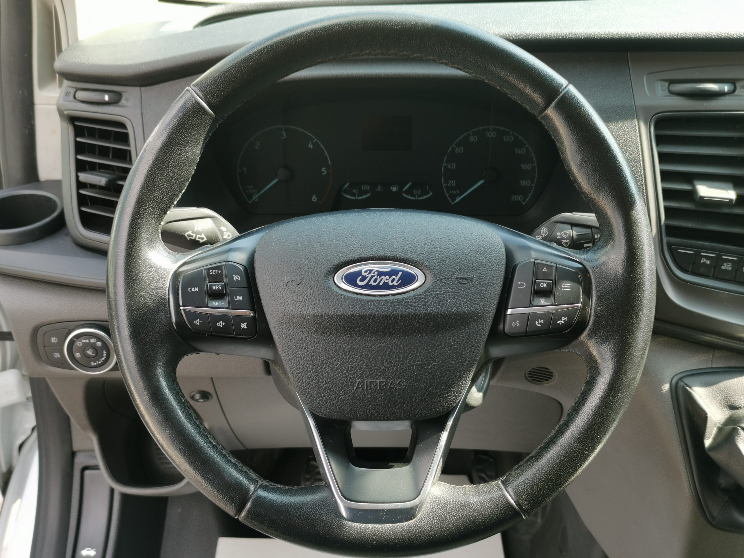 FORD TRANSIT 2.0 TDCi 330 LWB Trend (6 személyes ) MO.-i. 1. Tulaj. Szervizkönyv! VONÓHOROG. TEMPOMAT. ÜLÉSFŰTÉS