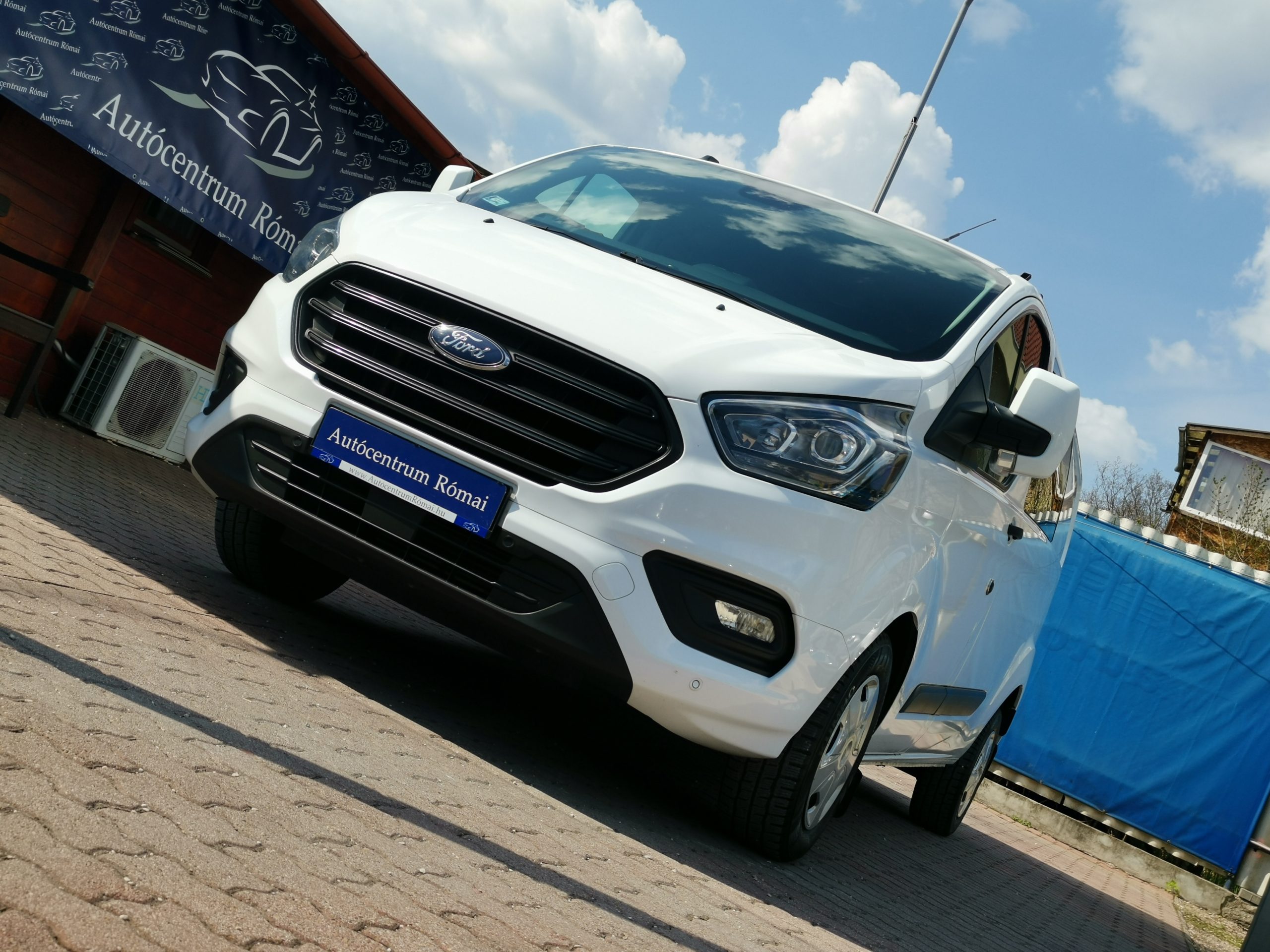 FORD TRANSIT 2.0 TDCi 330 LWB Trend (6 személyes ) MO.-i. 1. Tulaj. Szervizkönyv! VONÓHOROG. TEMPOMAT. ÜLÉSFŰTÉS