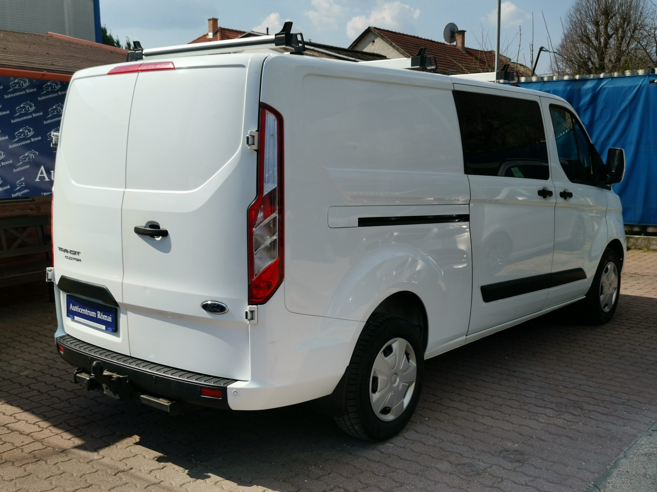 FORD TRANSIT 2.0 TDCi 330 LWB Trend (6 személyes ) MO.-i. 1. Tulaj. Szervizkönyv! VONÓHOROG. TEMPOMAT. ÜLÉSFŰTÉS