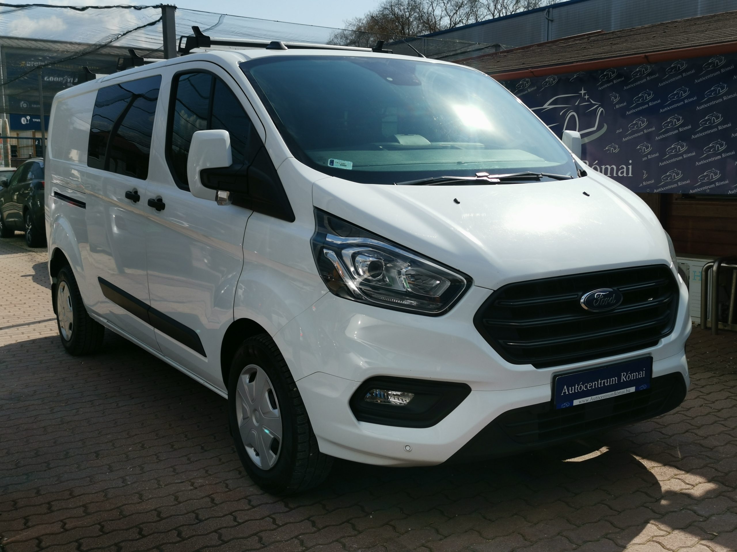 FORD TRANSIT 2.0 TDCi 330 LWB Trend (6 személyes ) MO.-i. 1. Tulaj. Szervizkönyv! VONÓHOROG. TEMPOMAT. ÜLÉSFŰTÉS