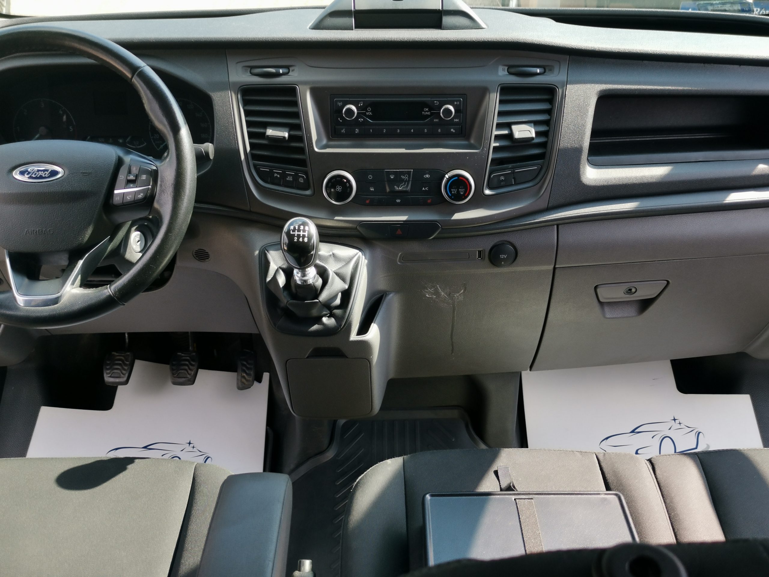 FORD TRANSIT 2.0 TDCi 330 LWB Trend (6 személyes ) MO.-i. 1. Tulaj. Szervizkönyv! VONÓHOROG. TEMPOMAT. ÜLÉSFŰTÉS