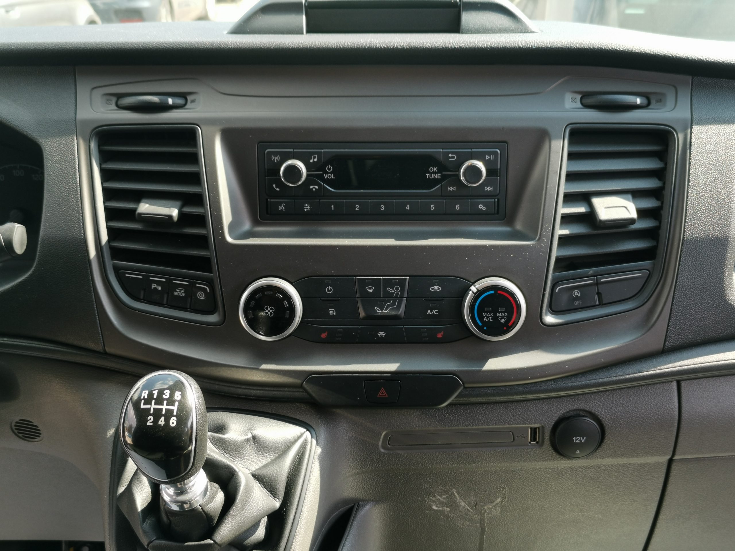 FORD TRANSIT 2.0 TDCi 330 LWB Trend (6 személyes ) MO.-i. 1. Tulaj. Szervizkönyv! VONÓHOROG. TEMPOMAT. ÜLÉSFŰTÉS