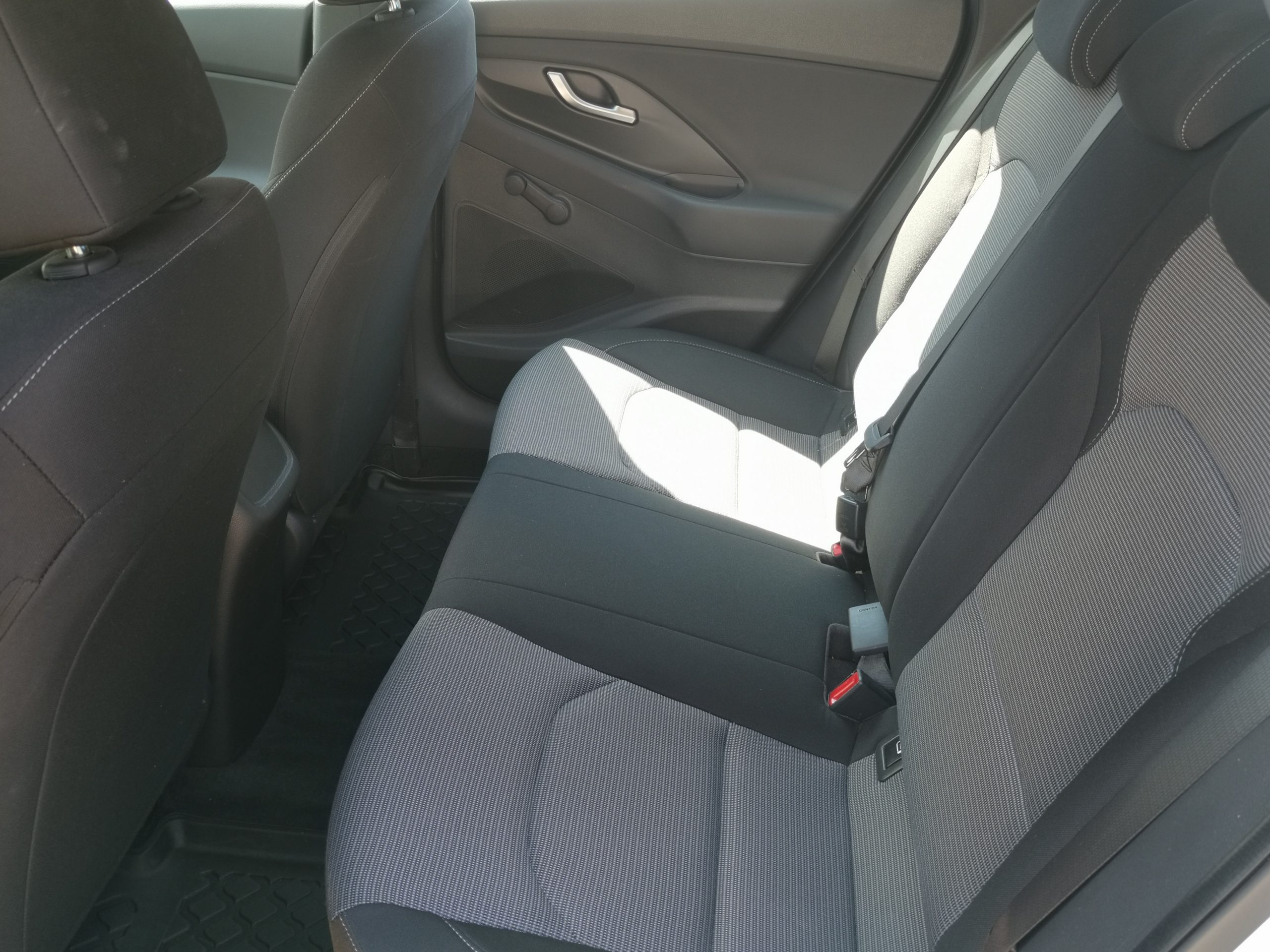 HYUNDAI I30 1.5 DPi Life MO.-i. 1. Tulaj. Szervizkönyv! ÁFÁ-s! TEMPOMAT. PARKRADAR. KÖDLÁMPA