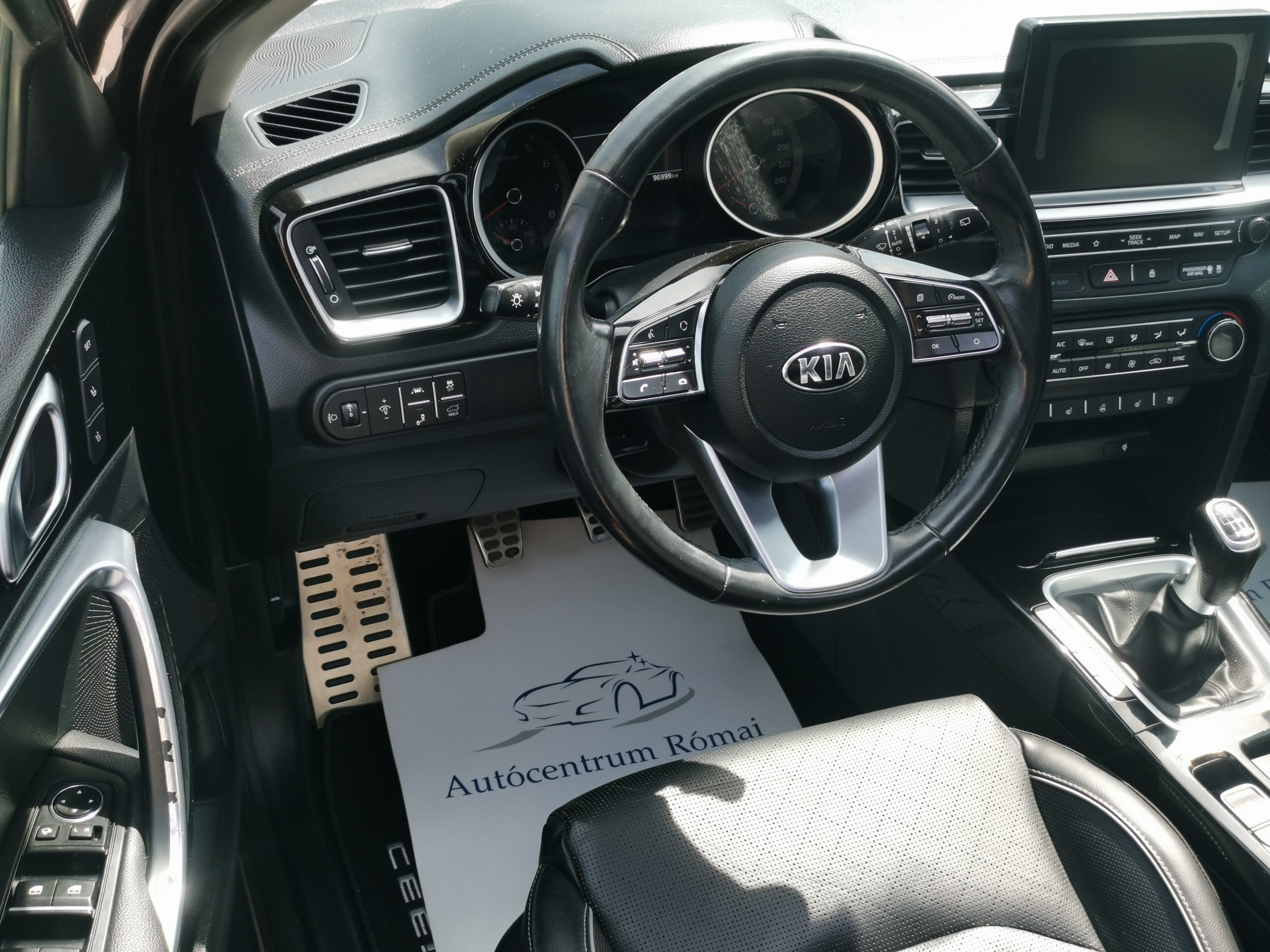 KIA CEE'D Ceed SW 1.4 T-GDI Platinum 97.000KM! 2. Tulaj. Szervizkönyv! PANORÁMA TETŐ. BŐR BELSŐ. KAMERA. NAVIGÁCIÓ