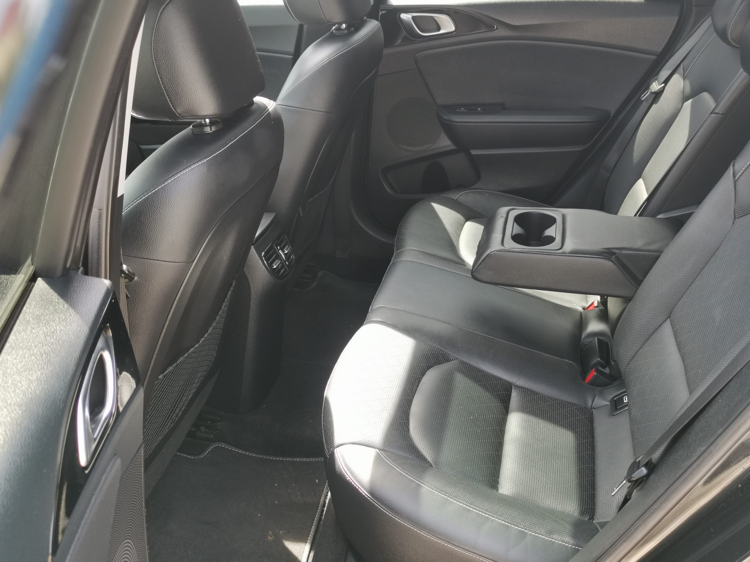 KIA CEE'D Ceed SW 1.4 T-GDI Platinum 97.000KM! 2. Tulaj. Szervizkönyv! PANORÁMA TETŐ. BŐR BELSŐ. KAMERA. NAVIGÁCIÓ