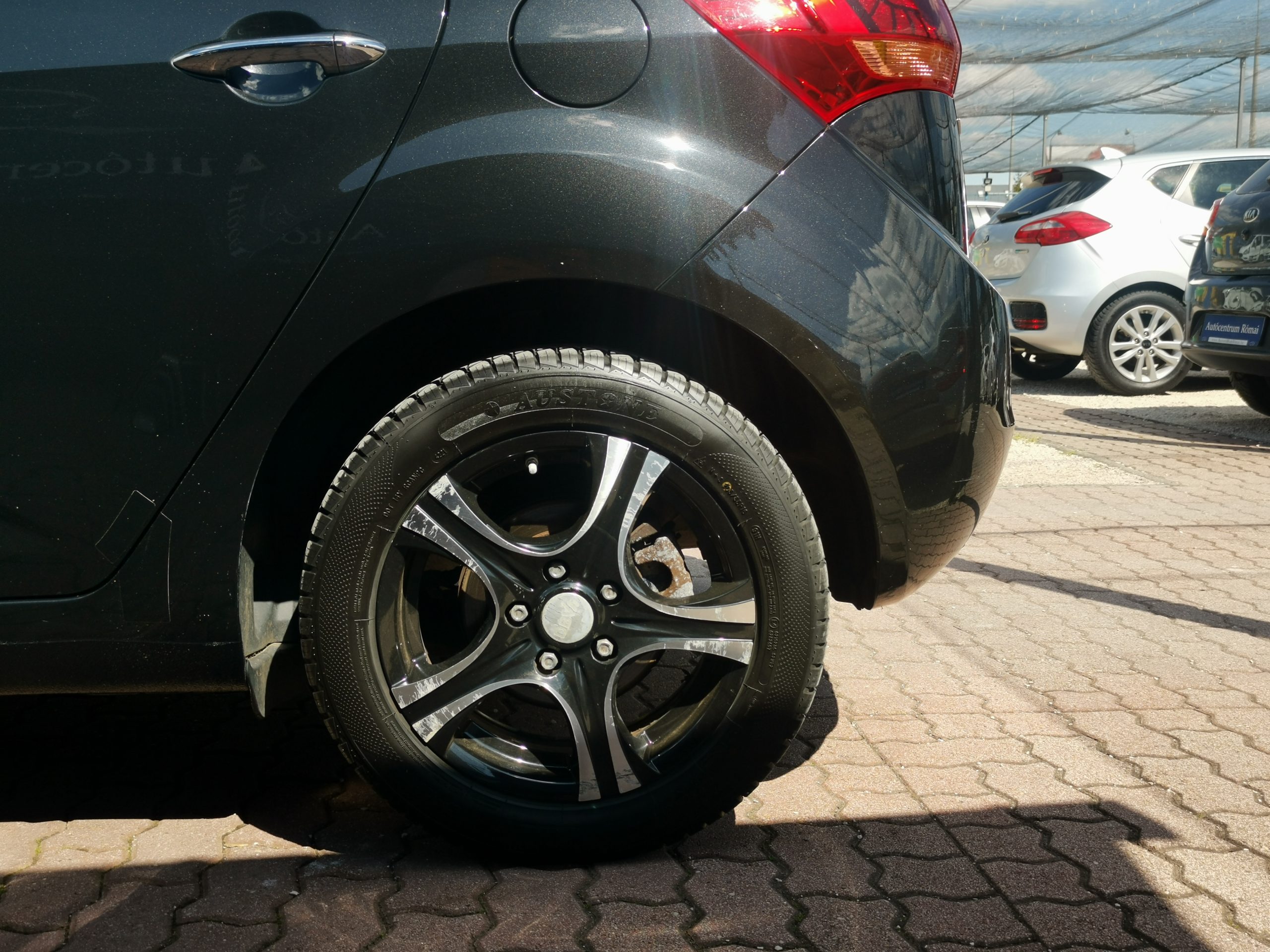 KIA VENGA 1.4 CVVT Limitált 2. Tulaj. DIGIT KLÍMA. FÉLBŐR BELSŐ. ÜLÉSFŰTÉS. PARKRADAR